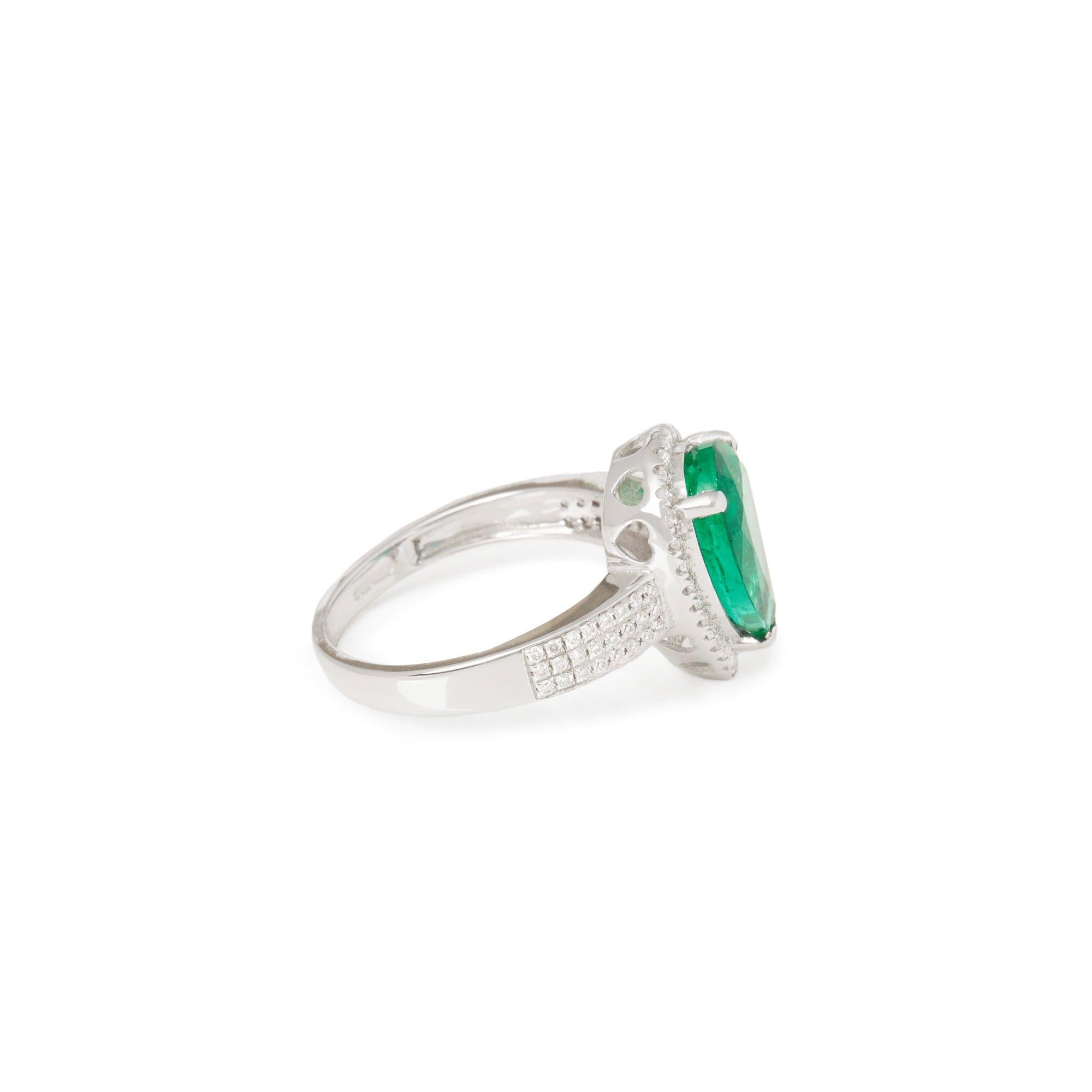 Contemporary Certified 3.66ct Untreated Zambian Pear Cut Emerald and Diamond 18ct Gold Ring For Sale