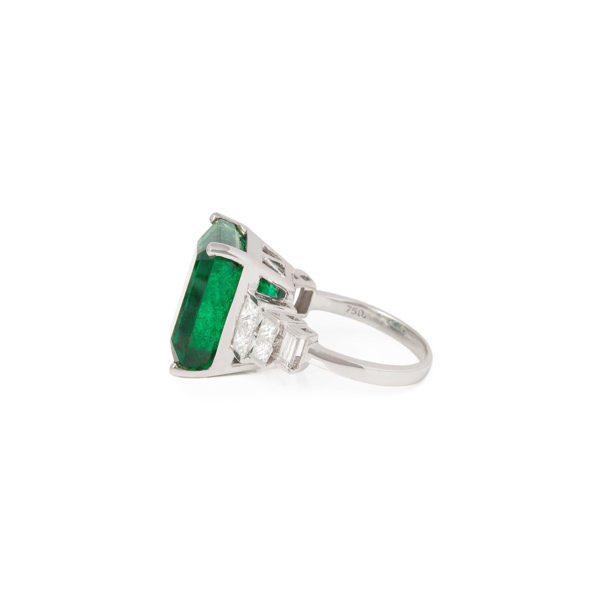 Certified 13.77ct Untreated Zambian Emerald Cut Emerald and Diamond 18ct Gold Ri In New Condition For Sale In Bishop's Stortford, Hertfordshire