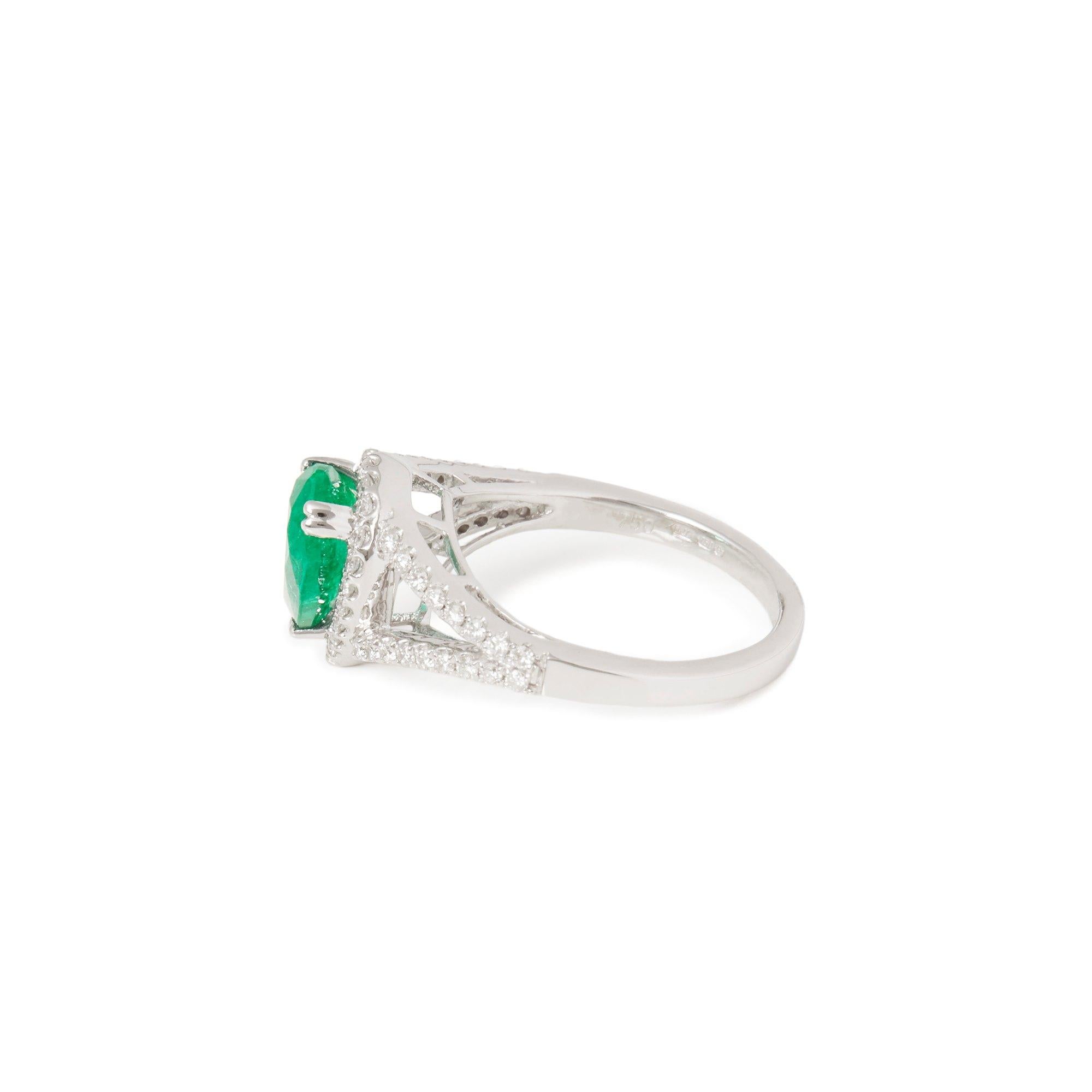 Contemporary Certified 1.57ct Untreated Pear Cut Emerald and Diamond 18ct gold Ring For Sale