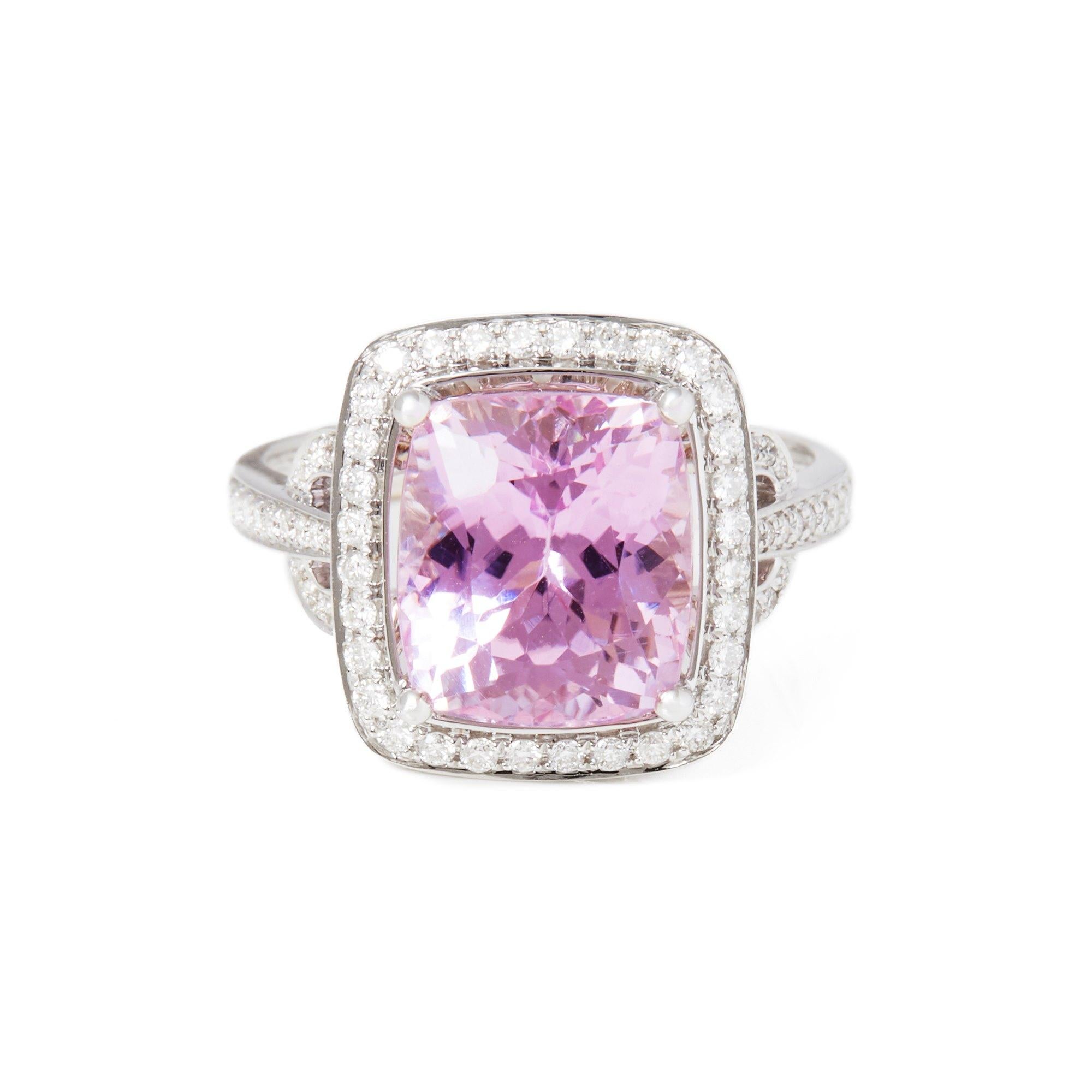 Certified 5.69ct Cushion Cut Kunzite and Diamond 18ct gold Ring In Excellent Condition For Sale In Bishop's Stortford, Hertfordshire