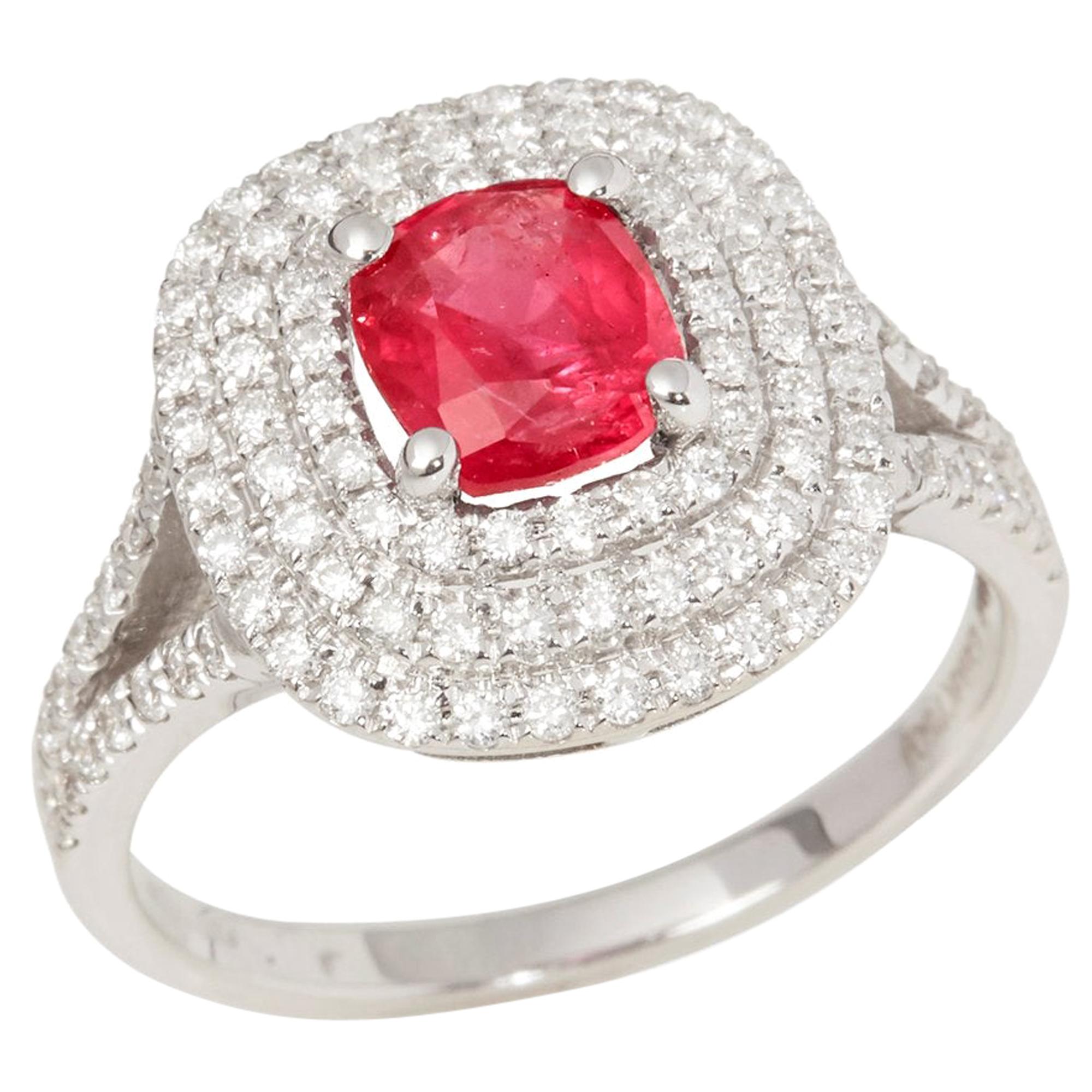 Bague en or 18 ct certifiée 1,5 ct rubis taille coussin non traité et diamant