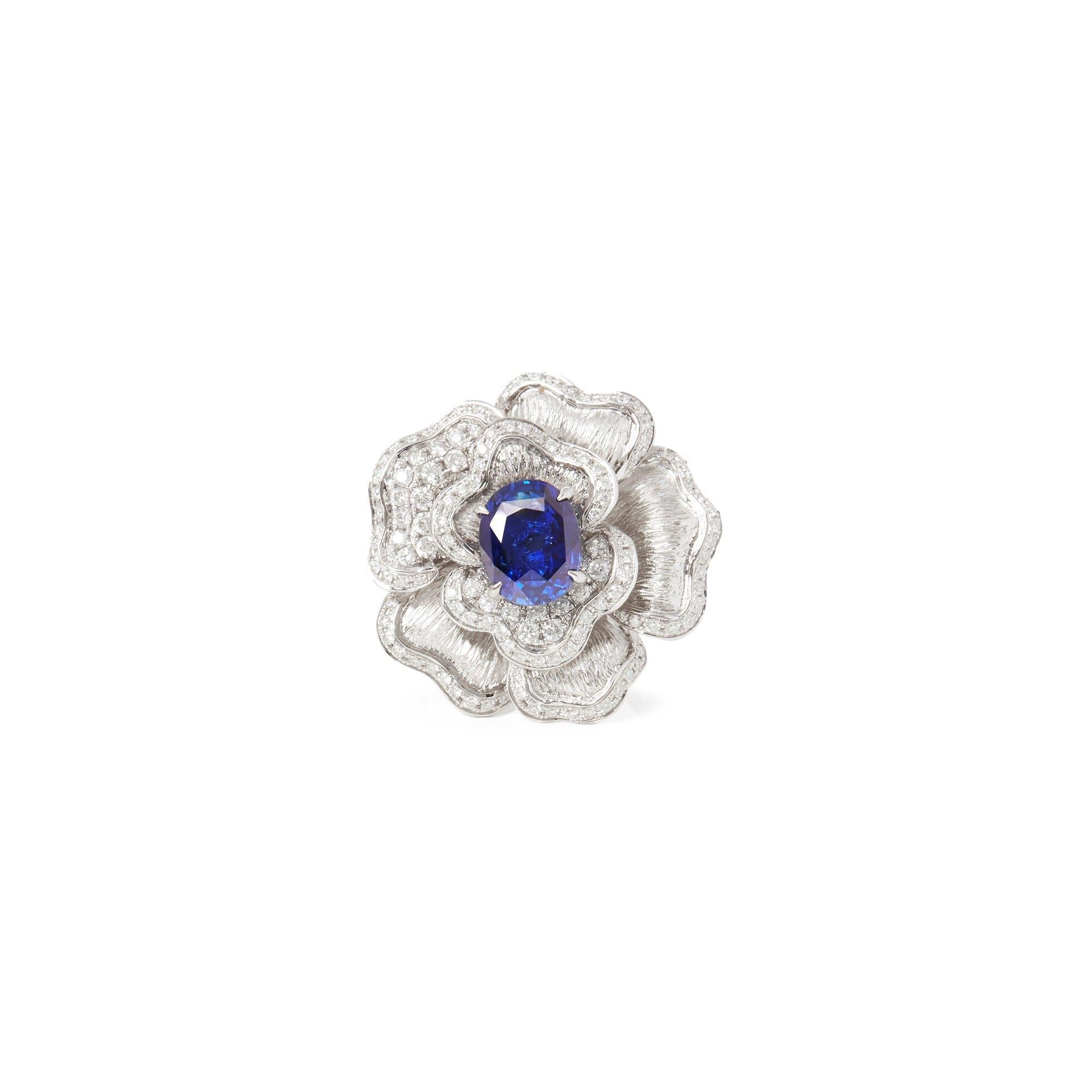 This ring designed by David Jerome is from his private collection and features one oval cut Sapphire totalling 3.00cts sourced in Sri Lanka. Set with round brilliant but Diamonds totalling 0.98cts mounted in an 18k white gold setting. Finger size UK
