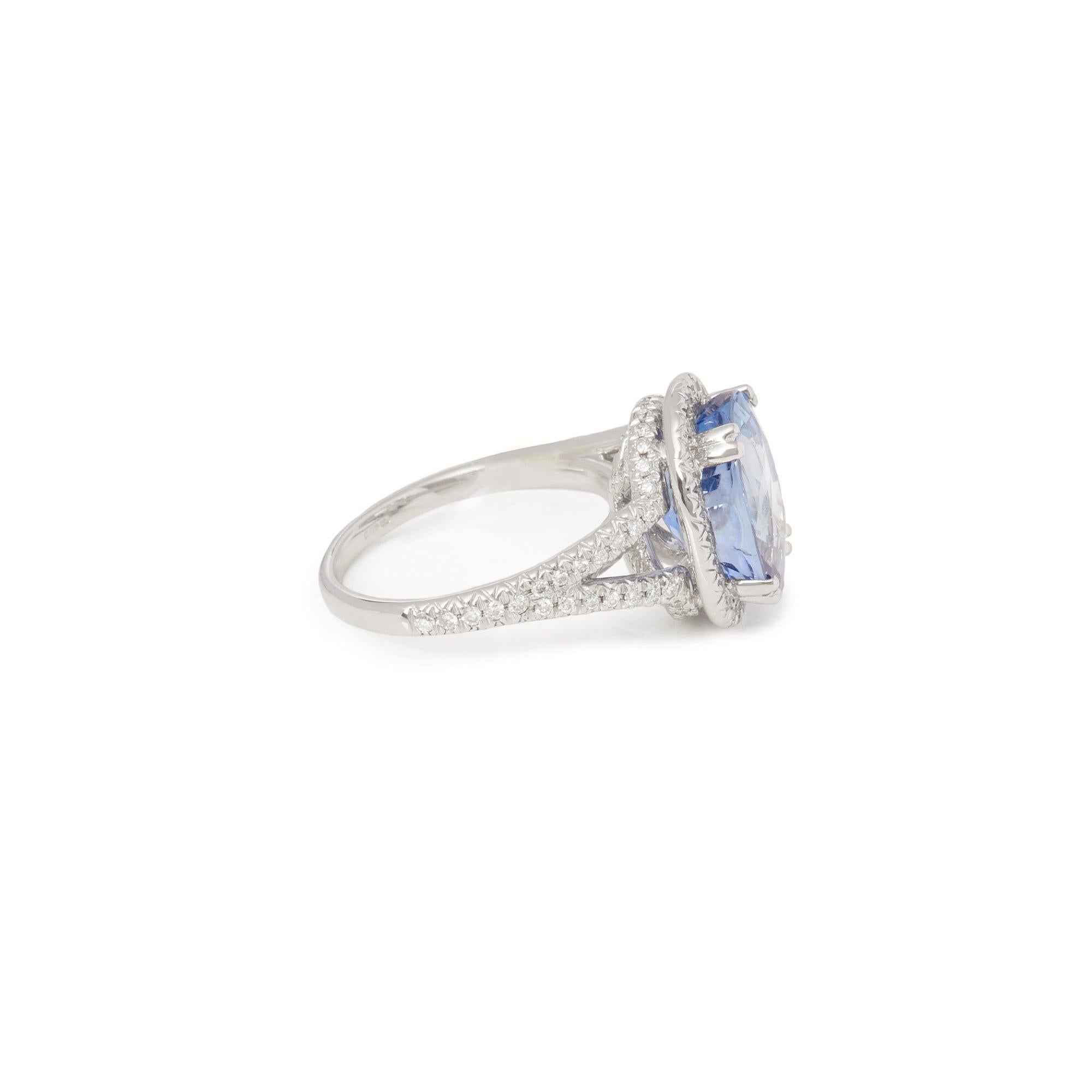 Contemporary Certified 7.55ct Sri Lankan Oval Cut Sapphire and Diamond 18ct gold Ring For Sale