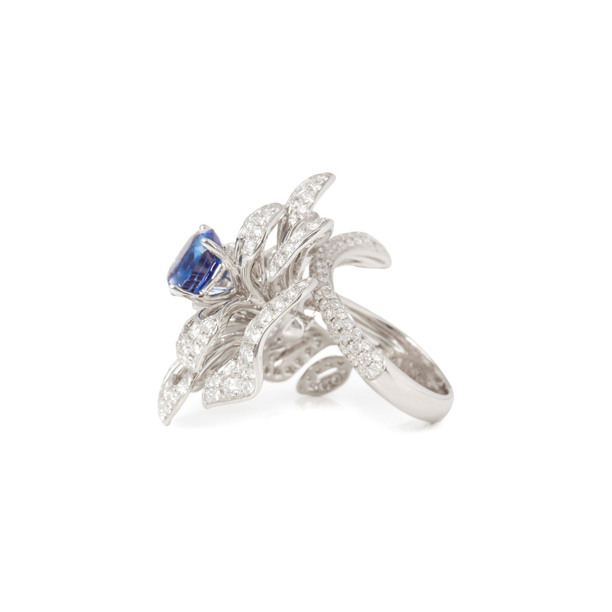 Certified 2.84ct Oval Cut Sapphire and Diamond 18ct Gold Ring In New Condition For Sale In Bishop's Stortford, Hertfordshire