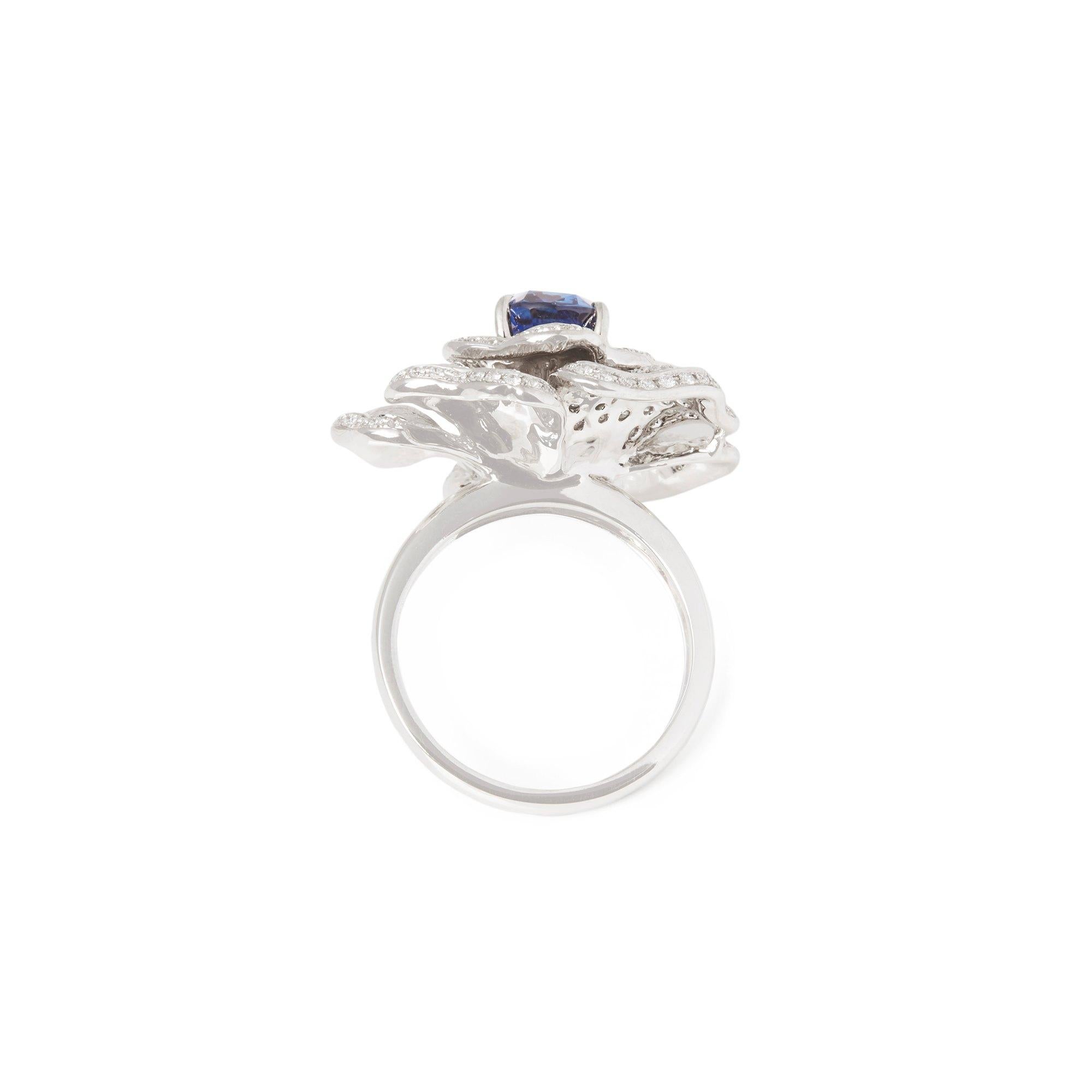 Contemporary Certified 3ct Sapphire and Diamond 18ct Gold Ring For Sale