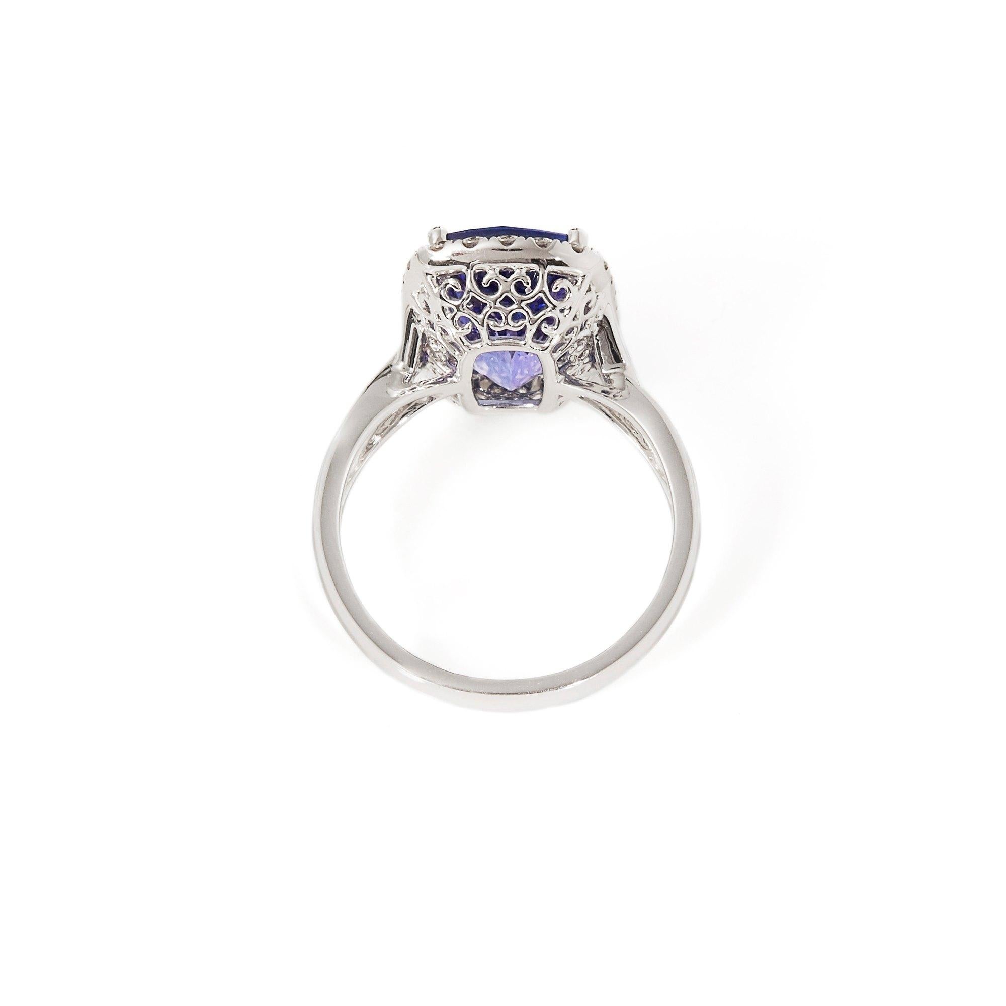 Contemporary Certified 5.6ct Cushion Cut Tanzanite and Diamond 18ct gold Ring For Sale