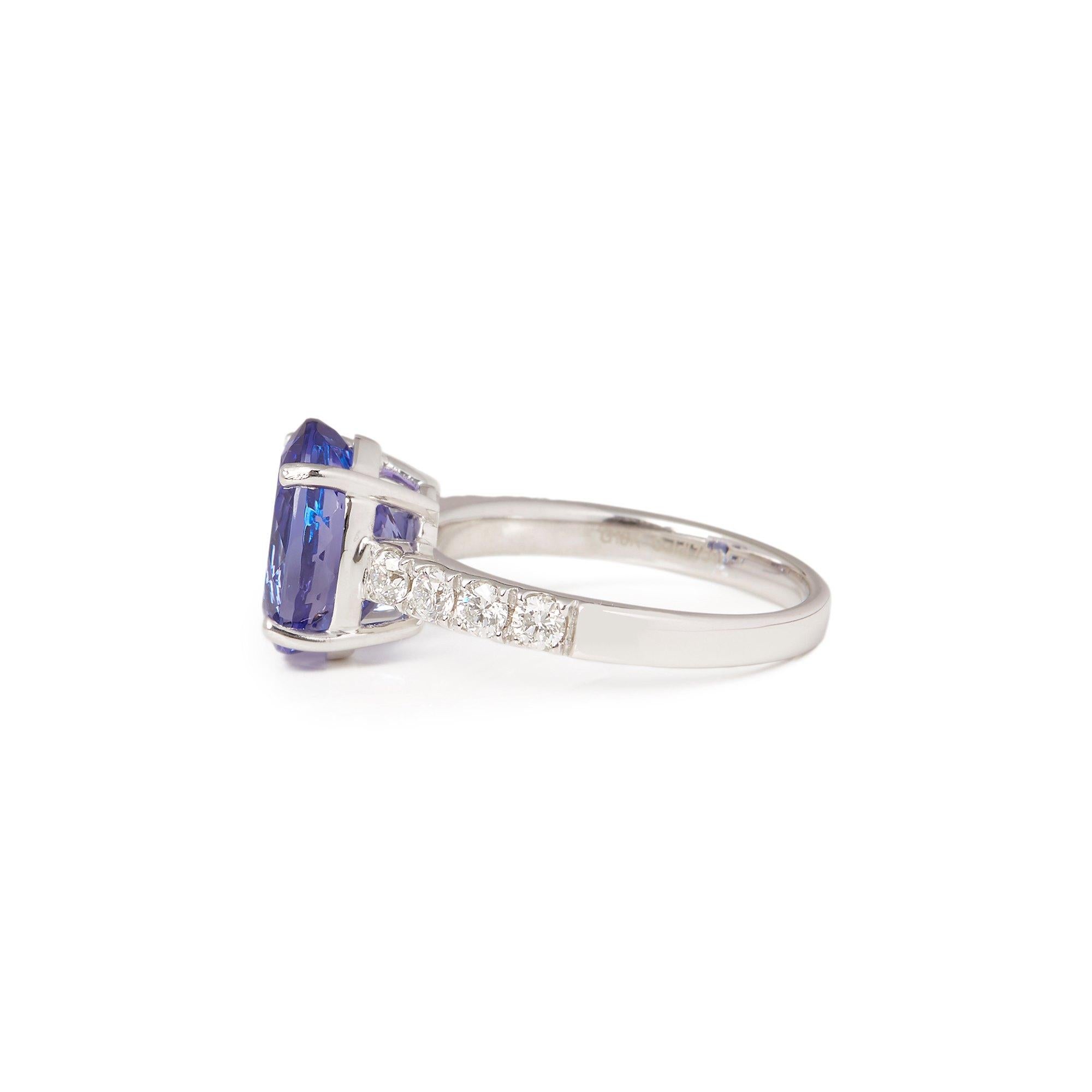 Oval Cut Certified 4.33ct 18ct White gold Tanzanite and Diamond Ring  For Sale