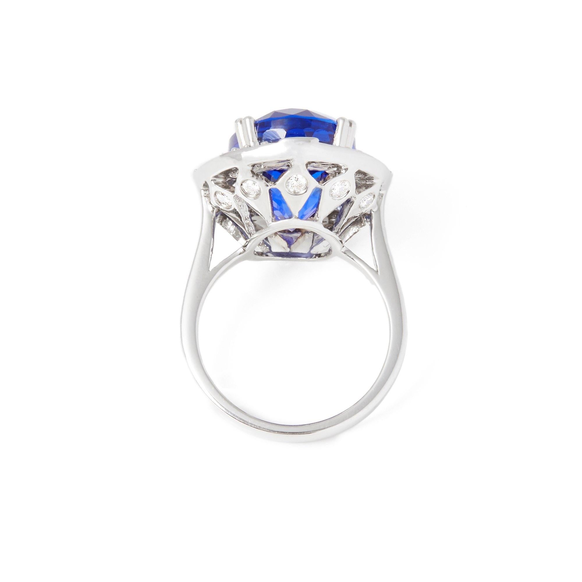 Certified 14.35ct Oval Cut Tanzanite and Diamond 18ct Gold Ring In Excellent Condition For Sale In Bishop's Stortford, Hertfordshire