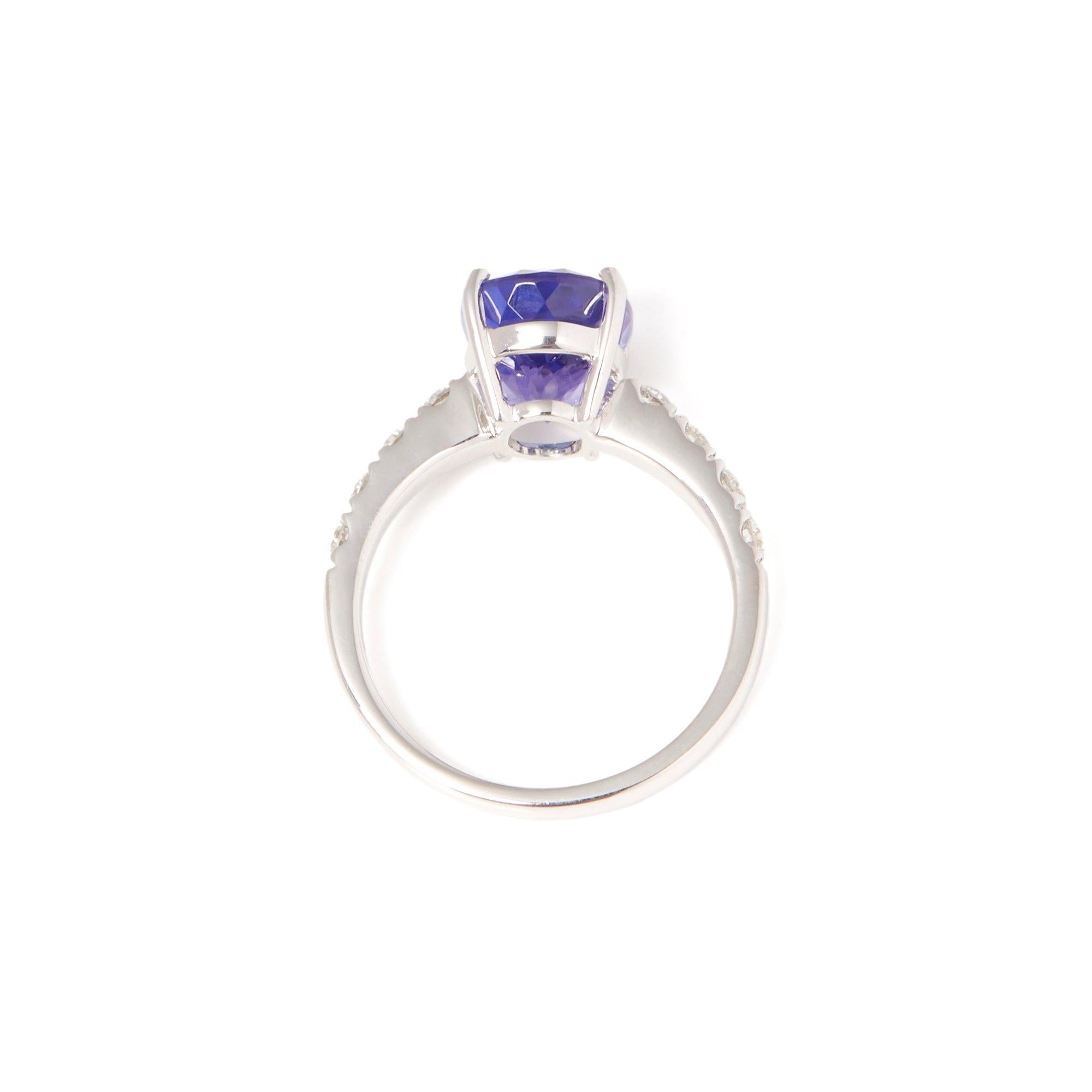 Certified 4.33ct 18ct White gold Tanzanite and Diamond Ring  In New Condition For Sale In Bishop's Stortford, Hertfordshire
