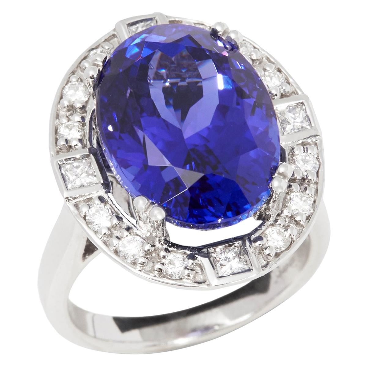 Certified 14.35ct Oval Cut Tanzanite and Diamond 18ct Gold Ring For Sale