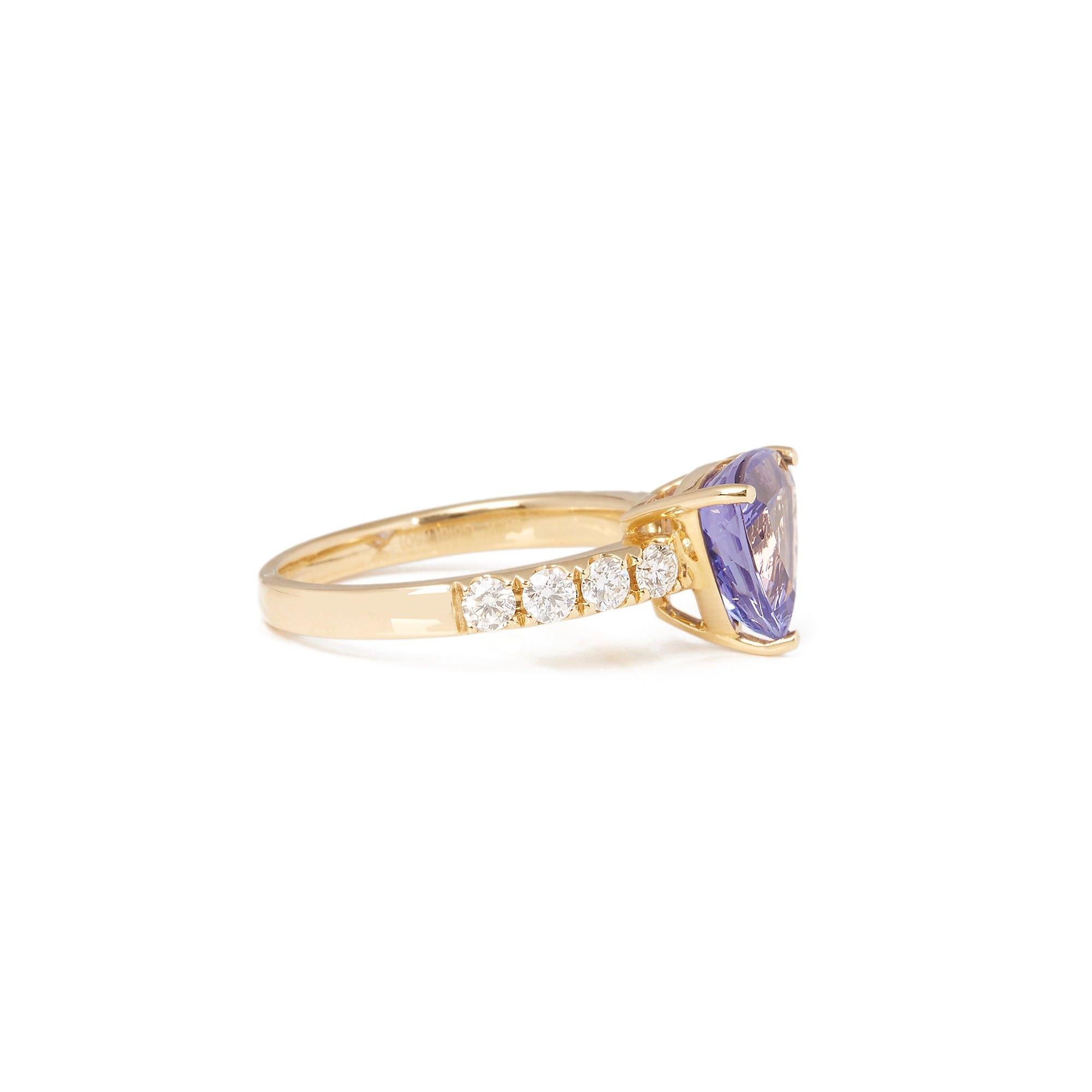 Contemporary Certified 2.82ct Triangular cut Tanzanite and Diamond 18ct gold ring For Sale