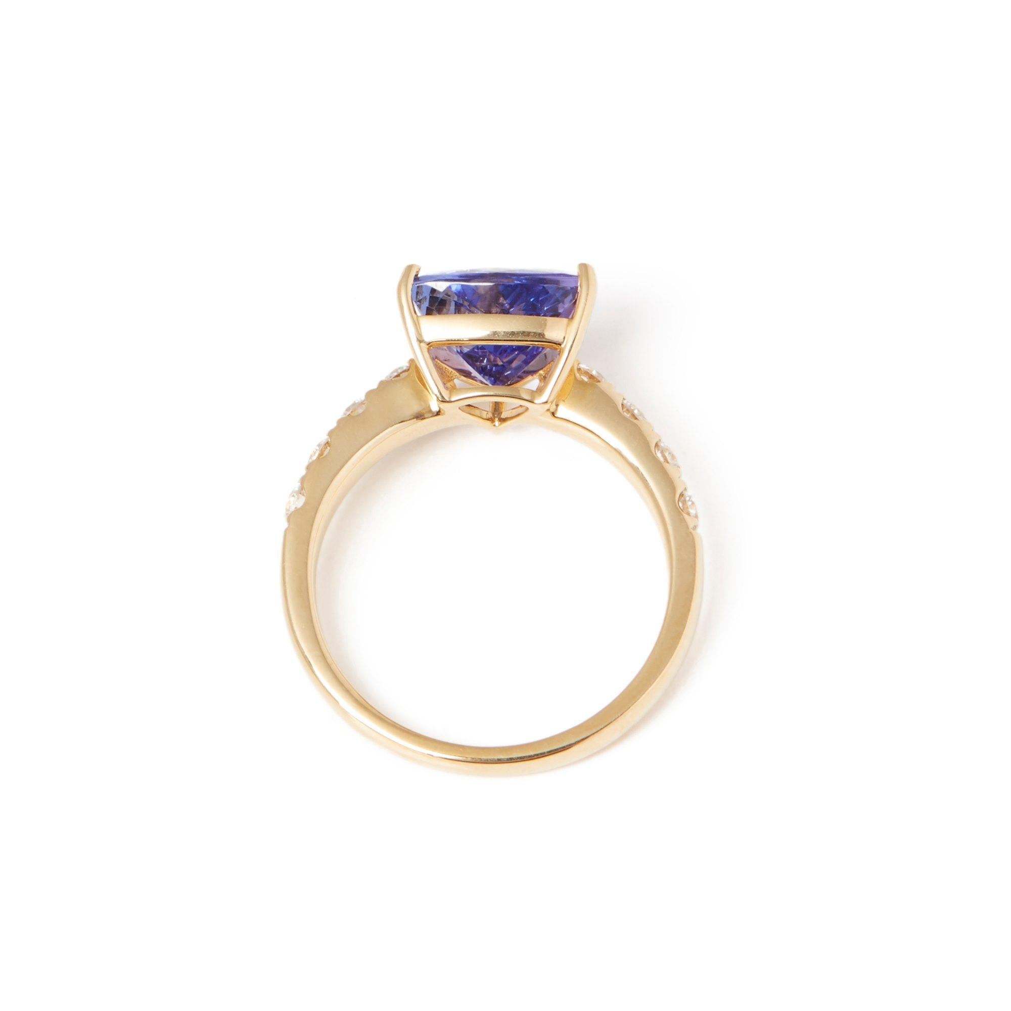 Certified 2.82ct Triangular cut Tanzanite and Diamond 18ct gold ring In New Condition For Sale In Bishop's Stortford, Hertfordshire