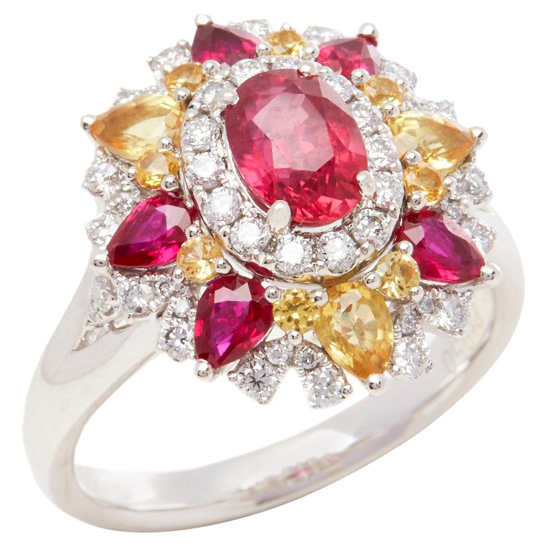 Cluster-Ring aus Platin mit Rubin, Diamant und gelbem Saphir