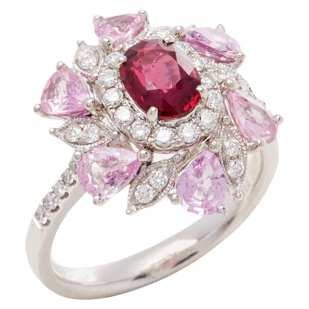 Platin-Cluster-Ring mit Rubin, Diamant und rosa Saphir