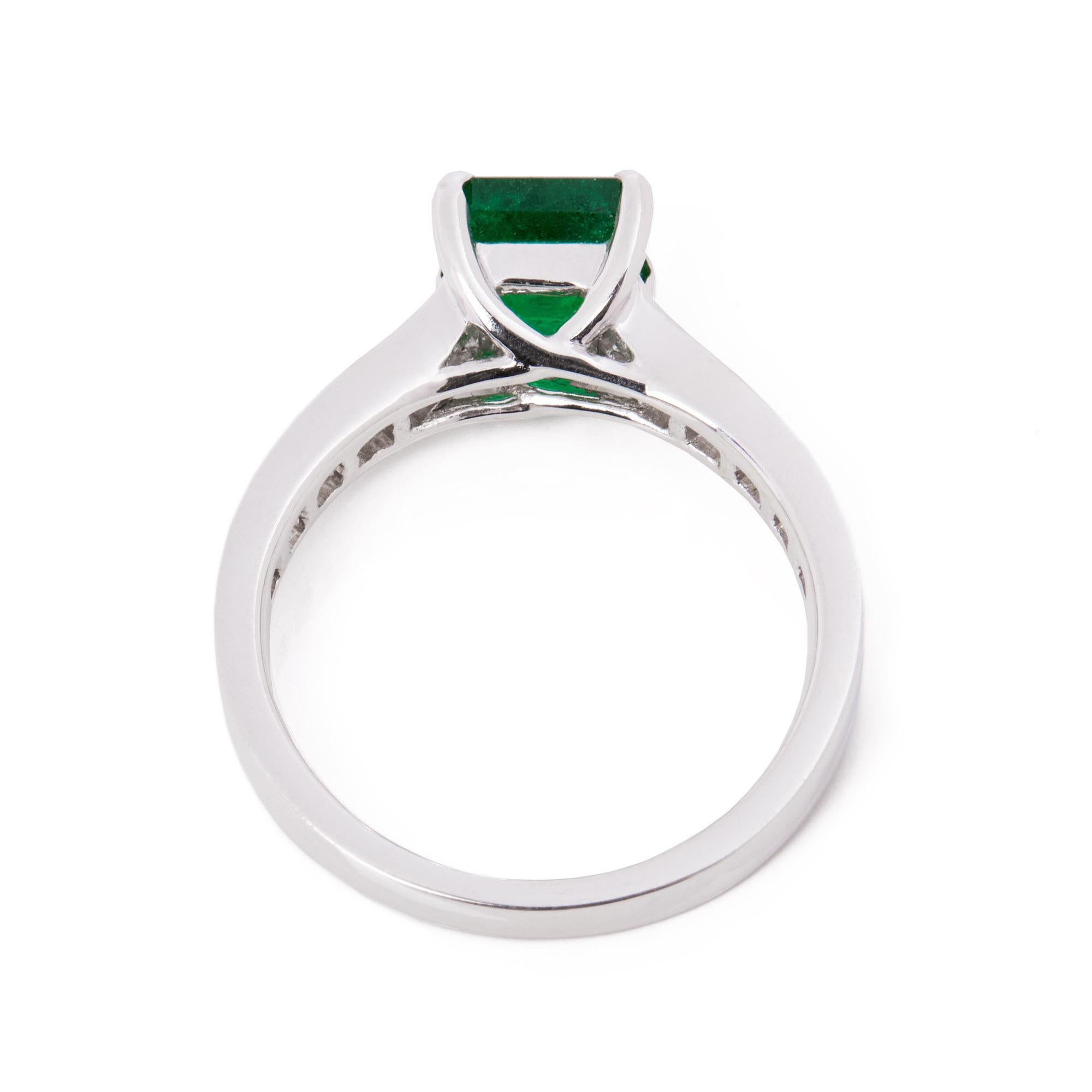 David Jerome Certified 1.15ct Square Cut Emerald and Diamond Ring In New Condition For Sale In Bishop's Stortford, Hertfordshire