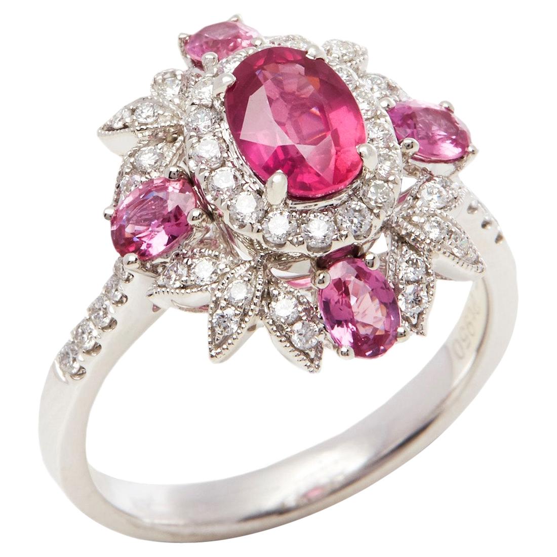 Platin-Cluster-Ring mit Rubin, Diamant und rosa Saphir im Angebot