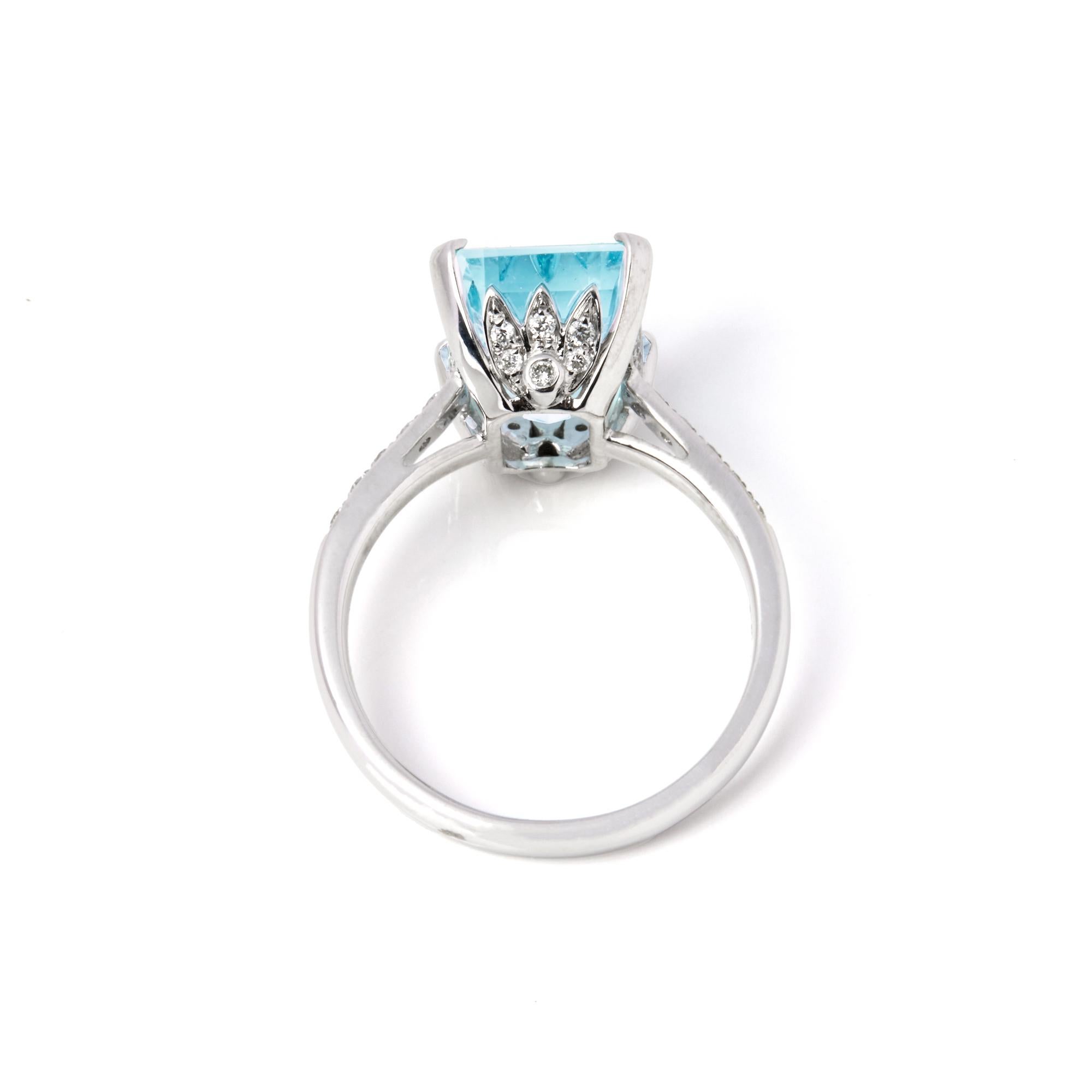 David Jerome Certified 5.61ct Emerald Cut Aquamarine and Diamond Ring In New Condition For Sale In Bishop's Stortford, Hertfordshire