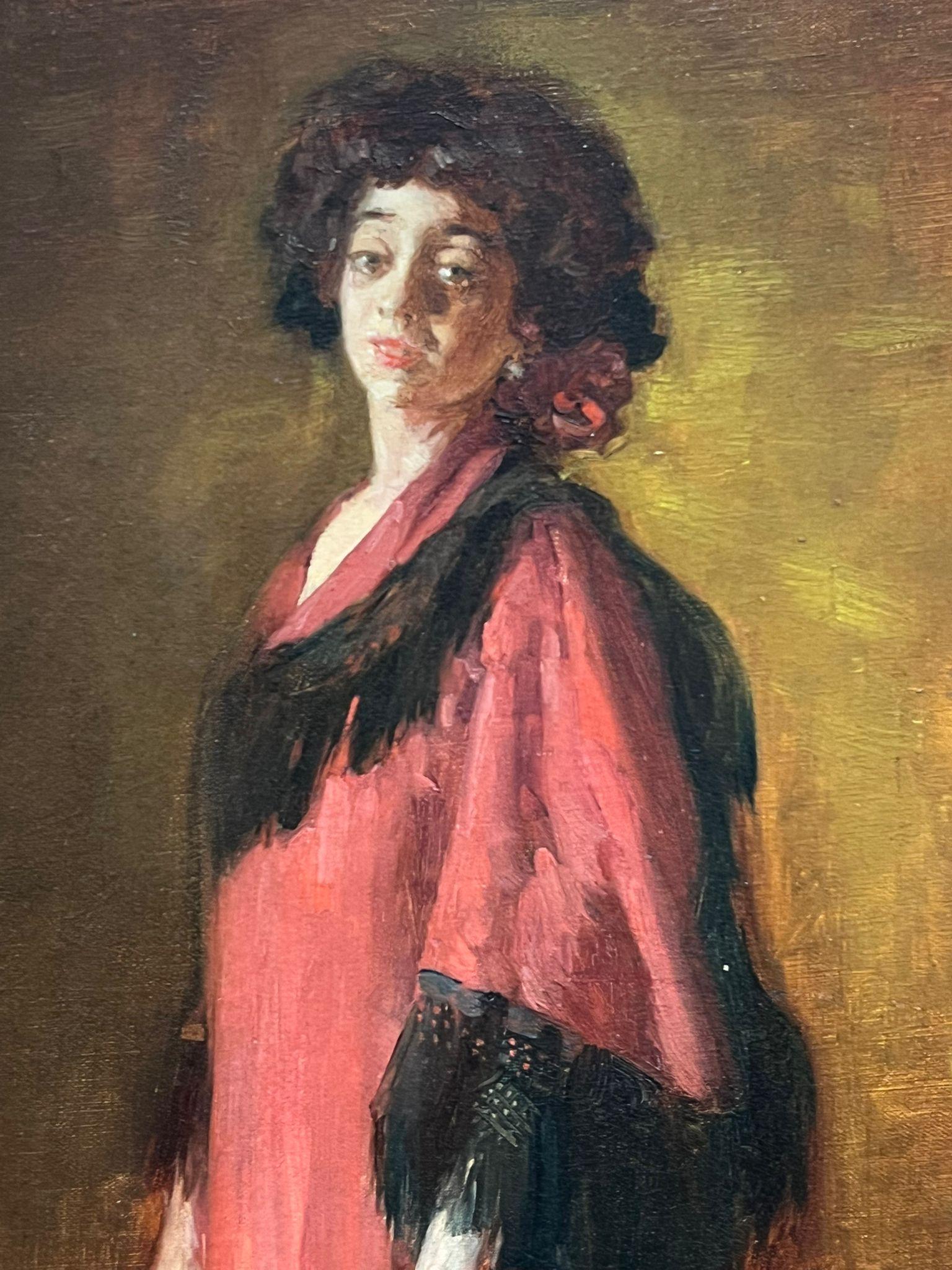 Eleganza del primo Novecento francese: Ritratto di donna in abito rosso firmato a olio - Portrait Painting Beige di David Junes