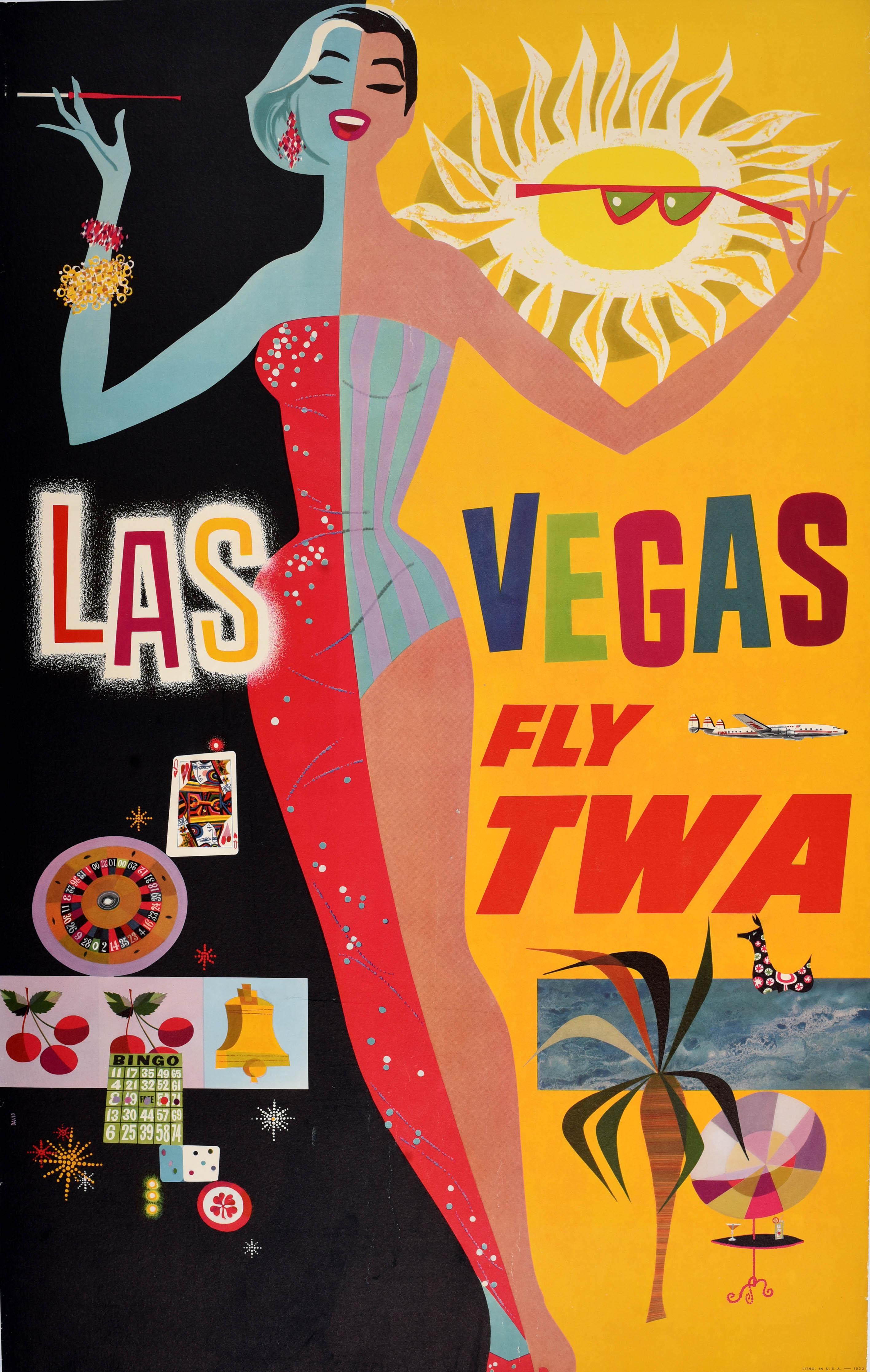 Originalflugreiseplakat aus der Mitte des Jahrhunderts für Las Vegas Fly TWA Trans World Airlines mit einem farbenfrohen Entwurf des bekannten amerikanischen Künstlers David Klein (1918-2005), der eine lächelnde elegante Dame zeigt, die Las Vegas