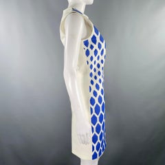 DAVID KOMA, geschätzte Größe 6, weiß-blaues Mini-Cocktailkleid mit geometrischem Muster