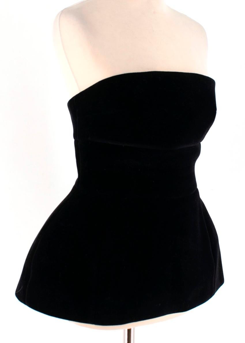 David Koma Strapless Black Velvet Peplum Top

- Invisible Zip Closure Down Full Back 
- Strapless 
- Peplum Detail 
- Rounded Neckline 

Materials 
68% polyamide
32% modal

Dry Clean Only 

Made in UK 

Please note, these items are pre-owned and may
