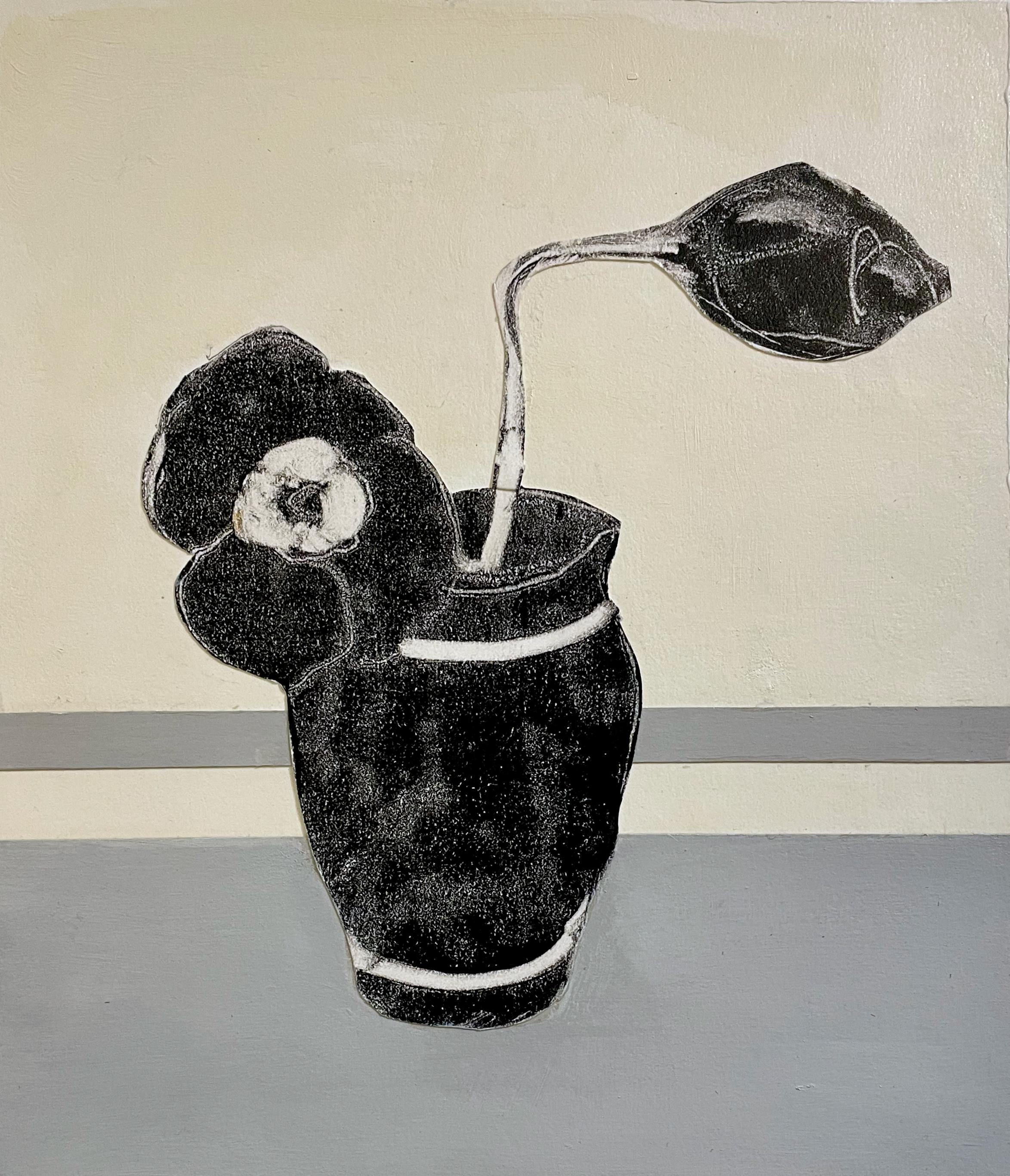 Schwarze Vase (Contemporary Still Life of Simple Flower collagiert auf Öl)