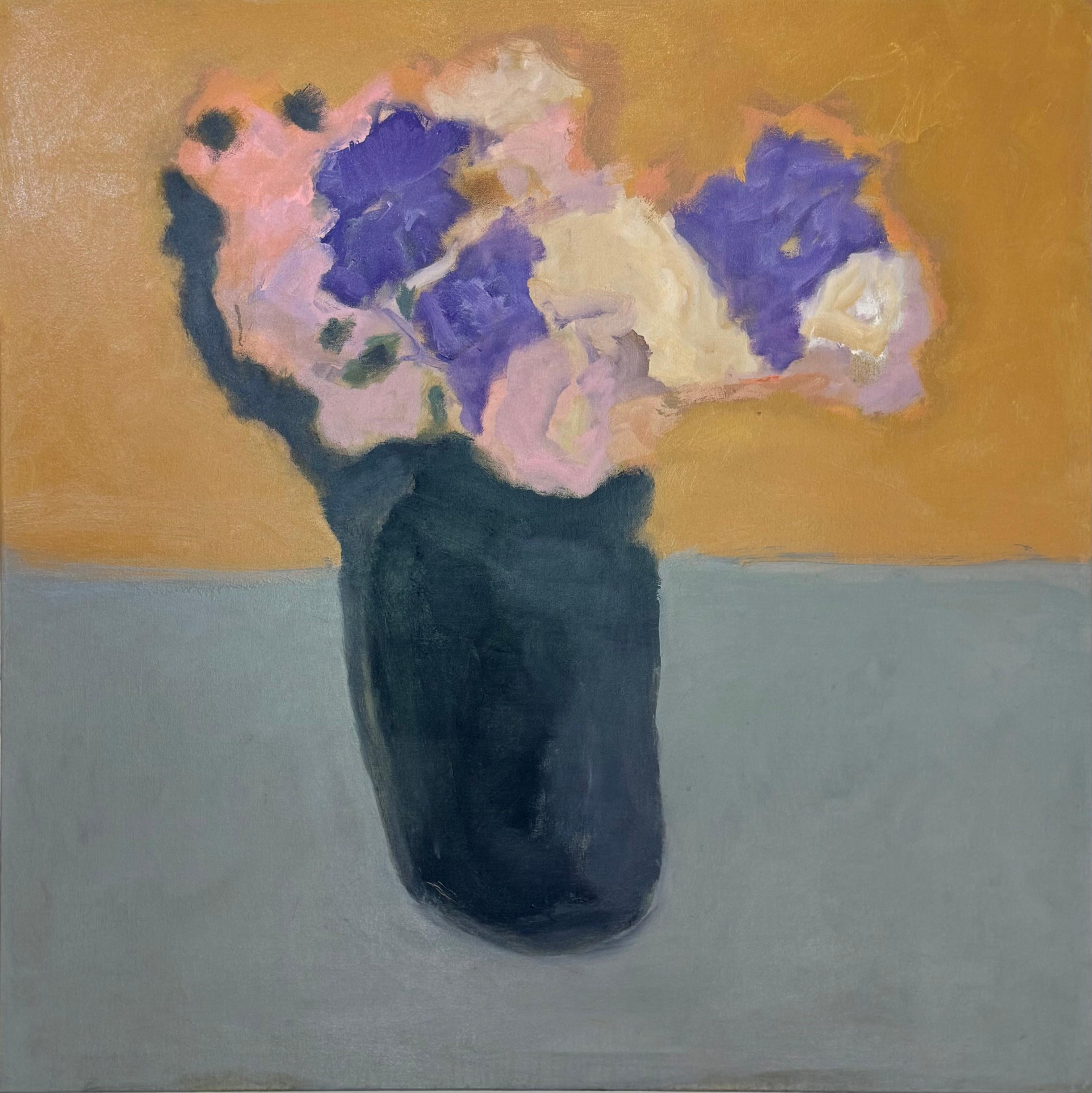 Bouquet - Natura morta botanica contemporanea con fiori viola e rosa in un vaso nero, 2026