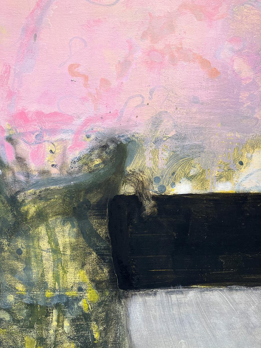 Ramo (bodegón figurativo de flores rosa pastel en jarrón de mesa) - Still-Life Painting Beige de David Konigsberg
