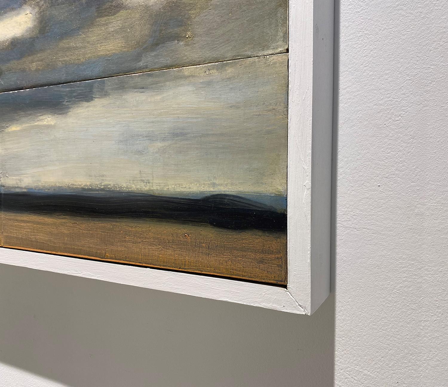 Cumulus und Wide Field (Gemäldelandschaft einer weißen Wolke in einem blassblauen Himmel) (Grau), Landscape Painting, von David Konigsberg