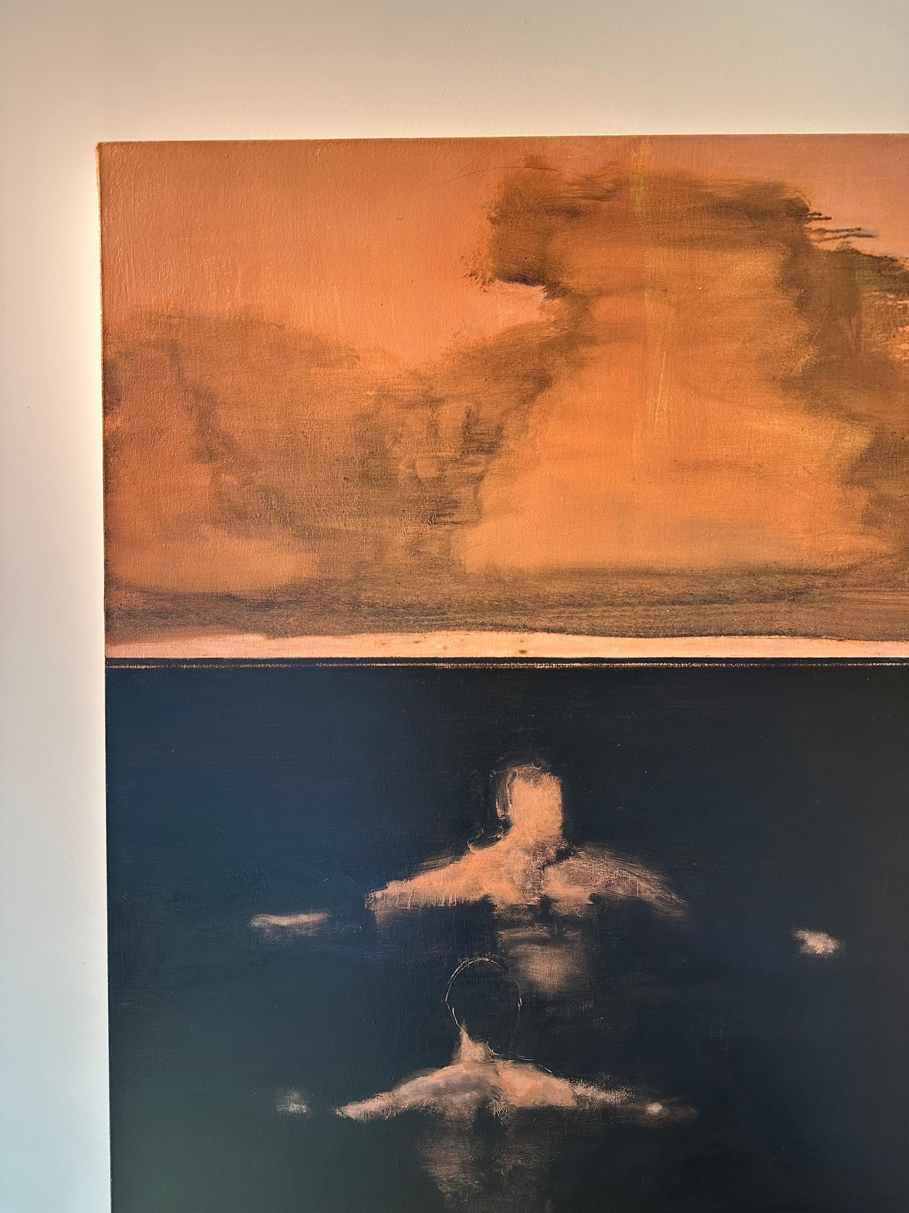 Zwei Figuren treiben mit ausgestreckten Armen in einem dunklen, kohlschwarzen Ozean, während über ihnen Kumuluswolken am korallenroten Himmel schweben. Verso signiert, datiert und betitelt.

David Konigsberg trägt viele Schichten verdünnter Ölfarbe