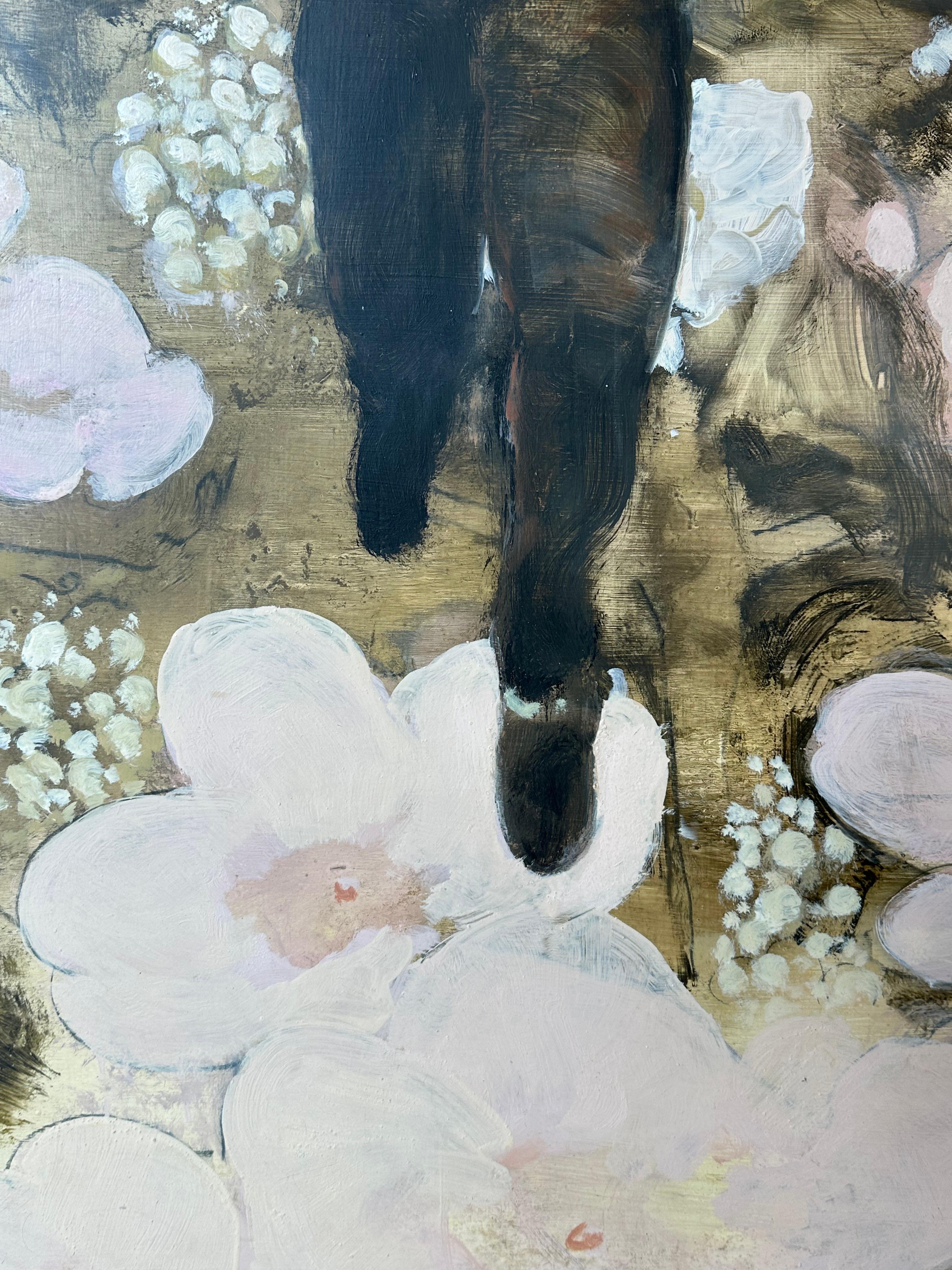 Sprit und Anemone – Fliegende Märchenfigur mit botanischen rosa Blumen, 2022 im Angebot 6