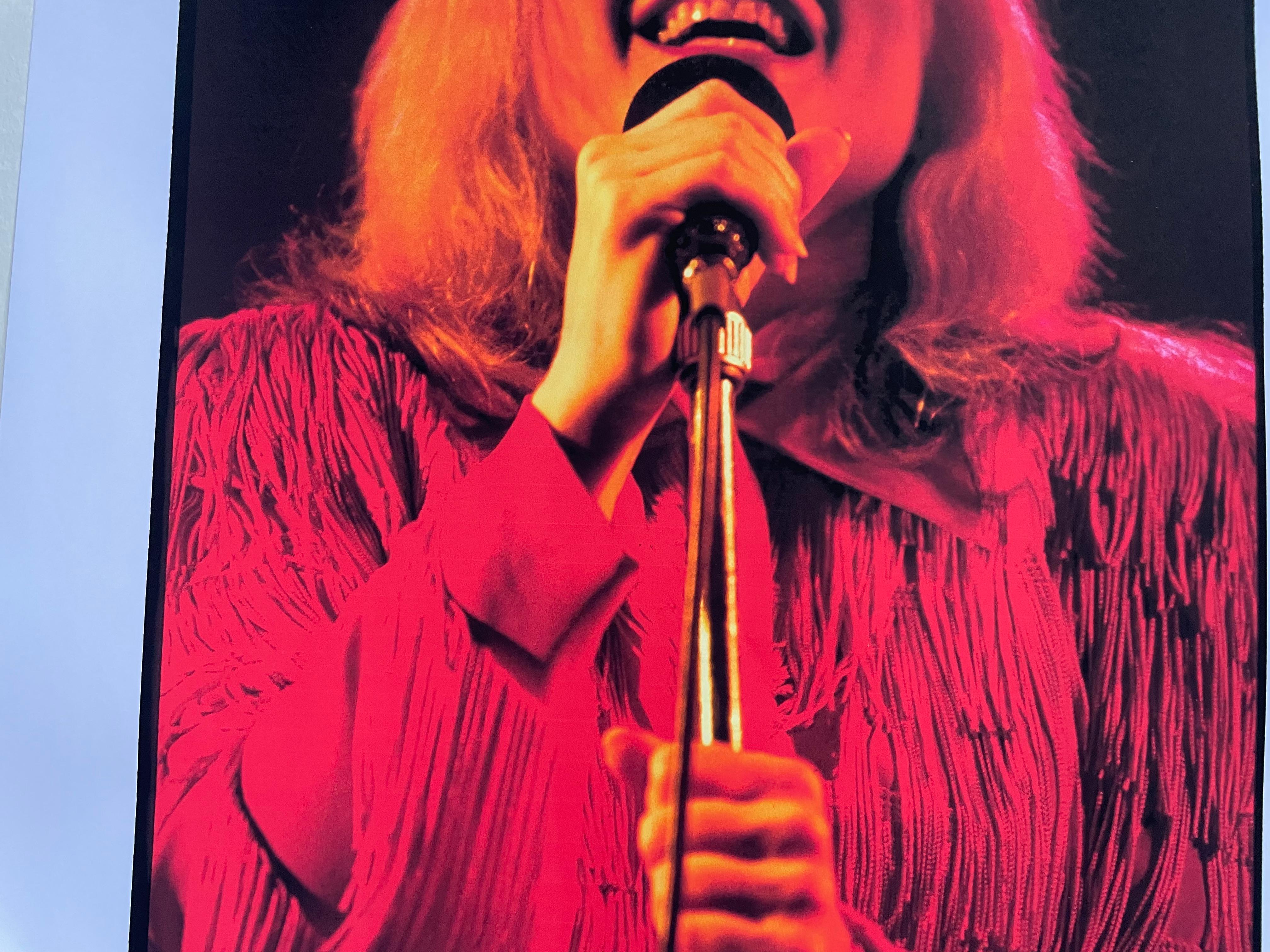 Debbie Harry En directo en la Academia de Brixton 1987 Impresión en color 25 x 17 - Photograph Contemporáneo de David Koppel