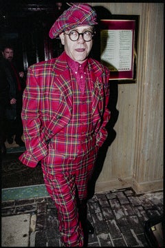 Elton John vestido de cuadros escoceses en  Fiesta de cumpleaños de Linley, Londres 1991 Impresión en color 25x17