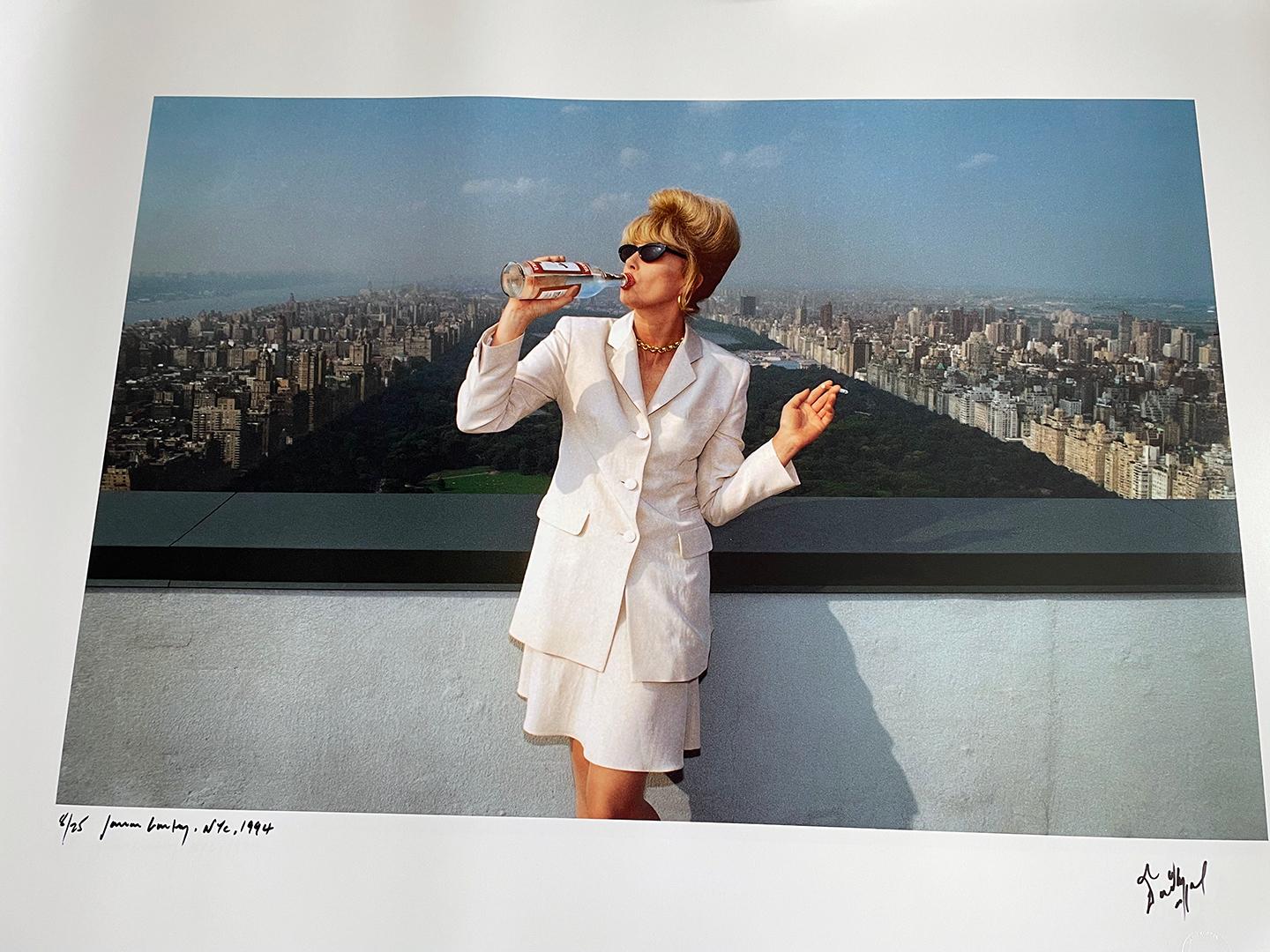 Joanna Lumley , Ab Fab, Carnegie Tower, NYC 1994 Farbdruck in limitierter Auflage im Angebot 5