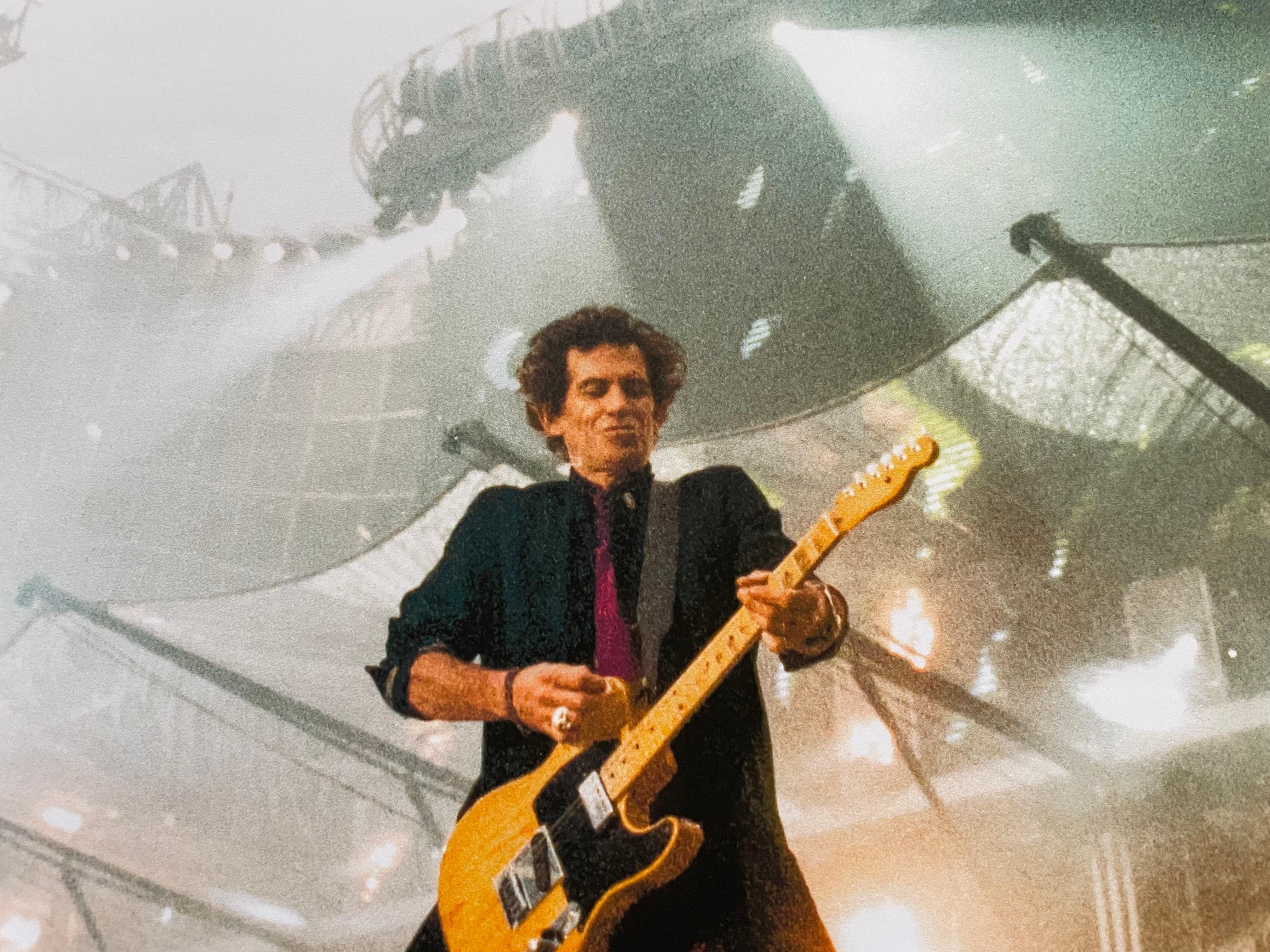Keith Richards Rolling Stones Wembley 1995 Stampa a colori 25x17 in vendita 3