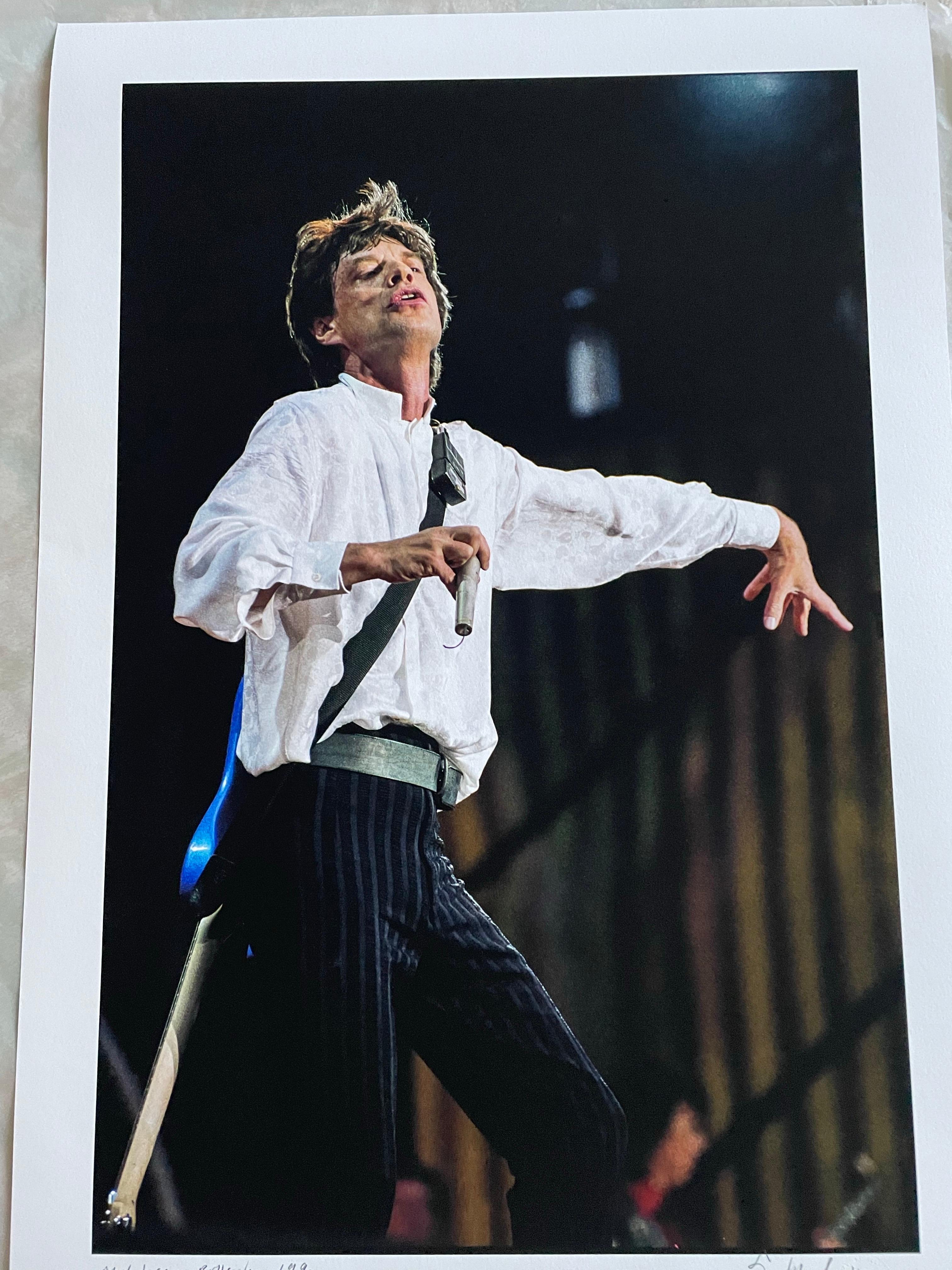 Mick Jagger sul palco di Rotterdam 1990 stampa a colori in edizione limitata in vendita 11