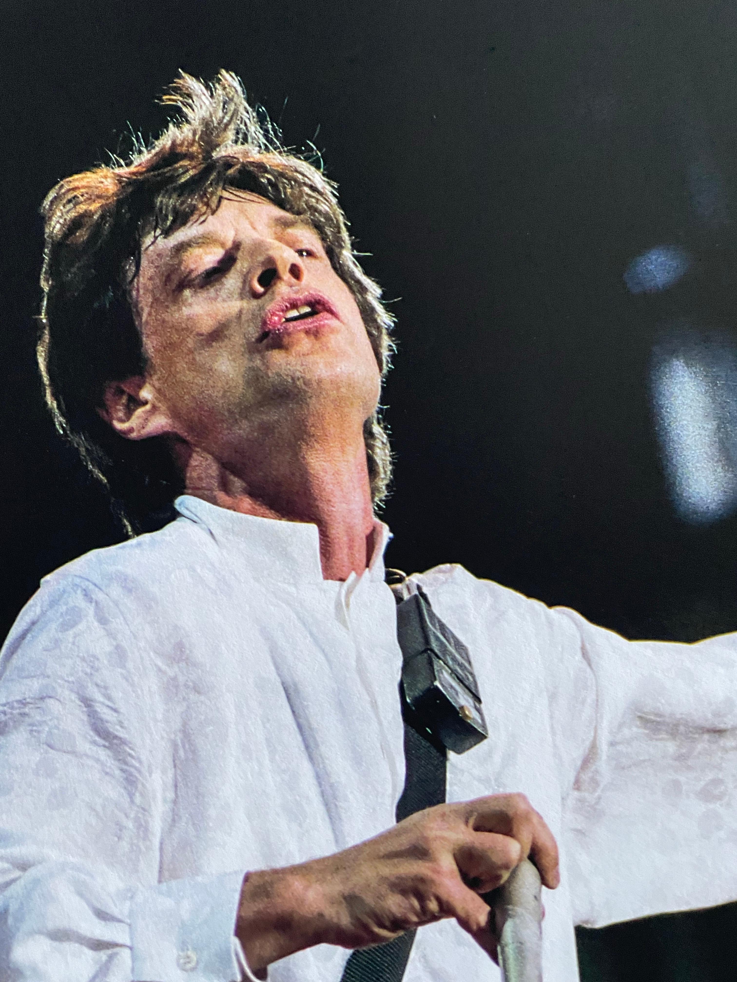 Mick Jagger sul palco di Rotterdam 1990 stampa a colori in edizione limitata in vendita 1