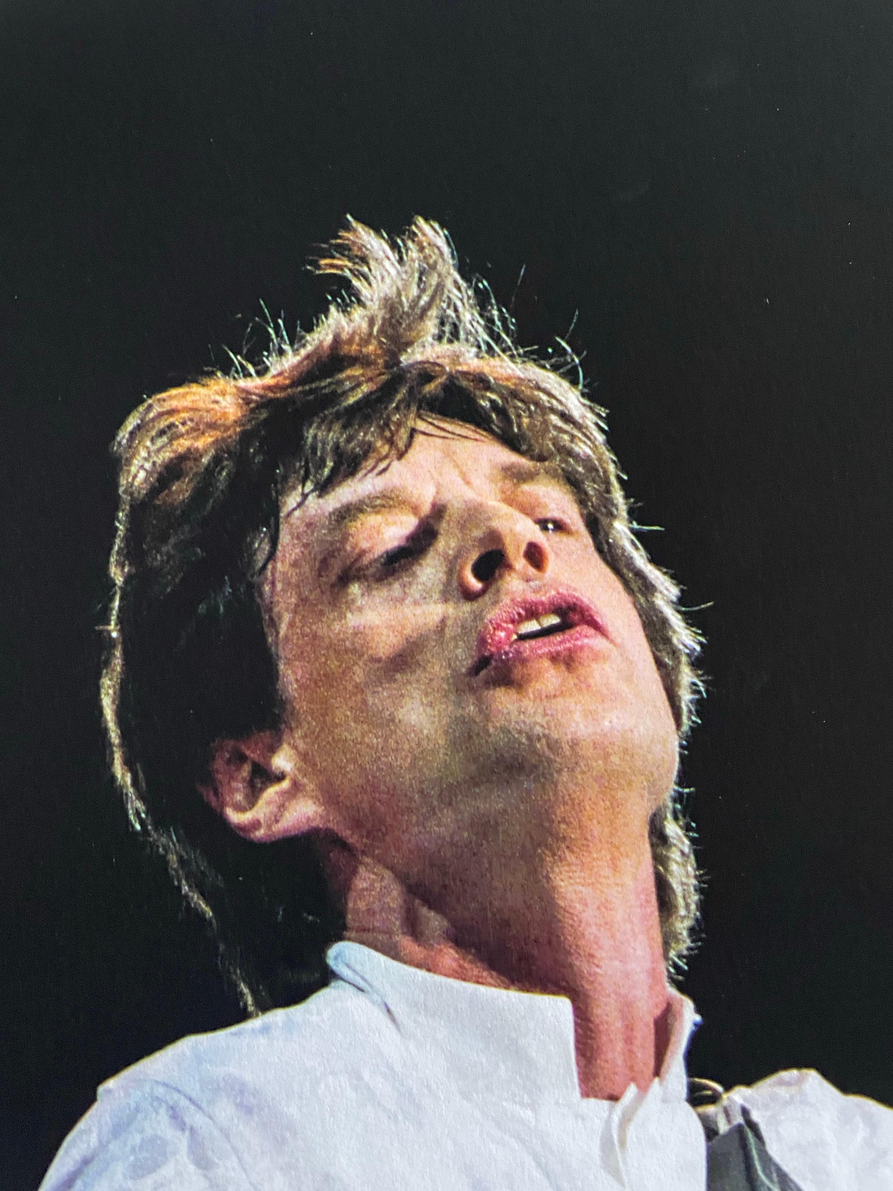 Mick Jagger sul palco di Rotterdam 1990 stampa a colori in edizione limitata in vendita 2