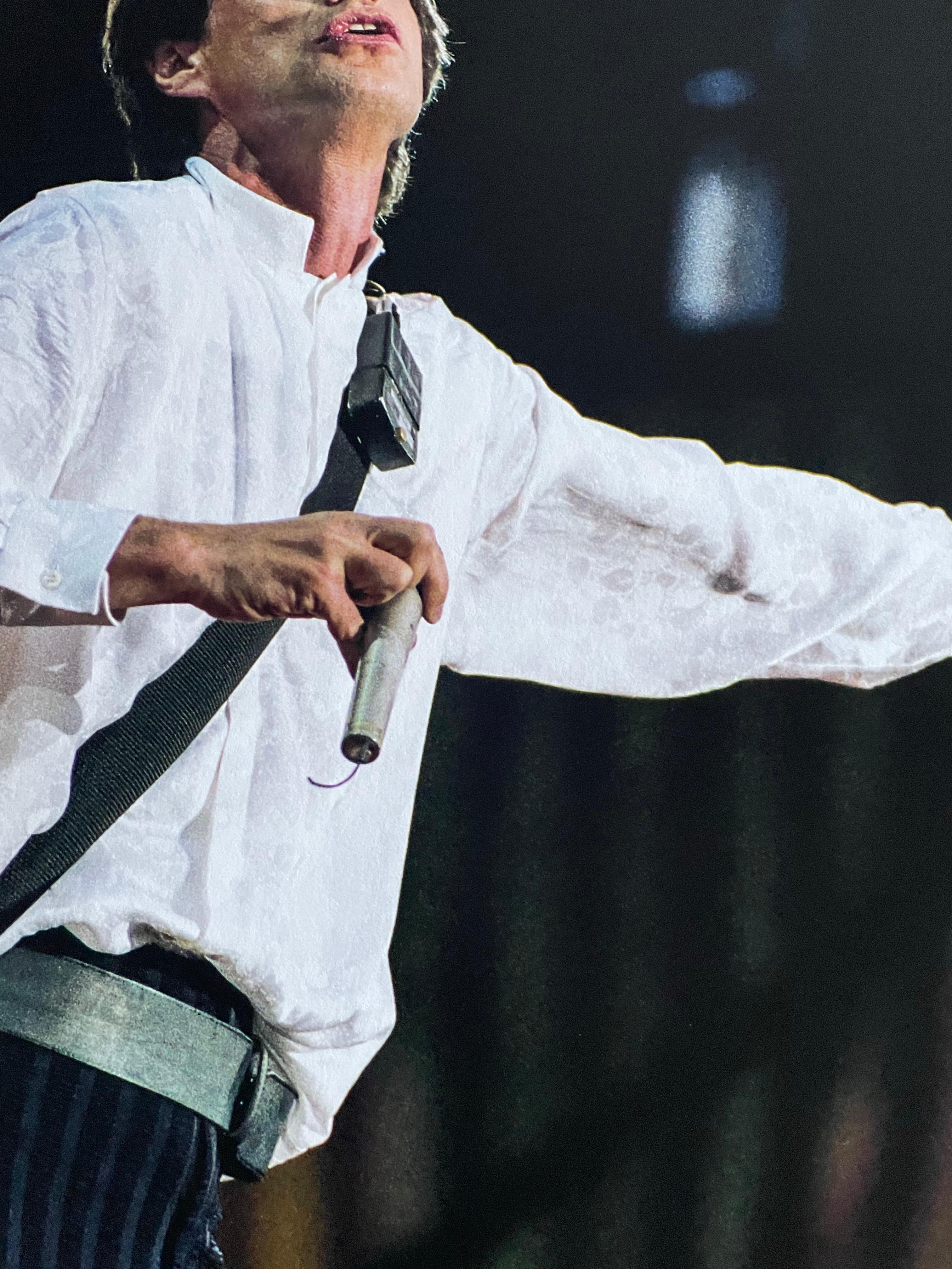 Mick Jagger sul palco di Rotterdam 1990 stampa a colori in edizione limitata in vendita 3