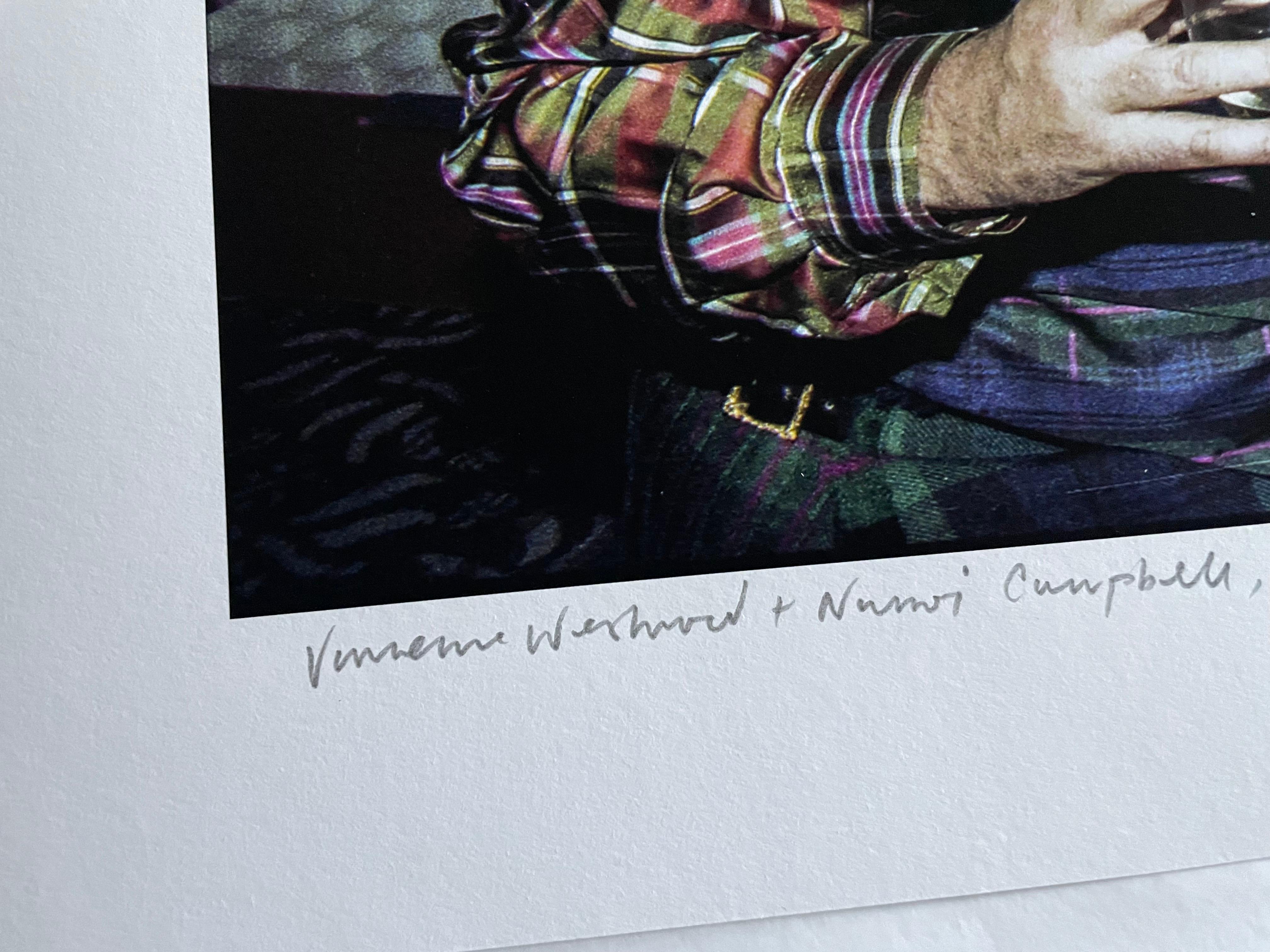 Naomi Campbell y Viv Westwood impresión en color 17 x 25 edición limitada en venta 8