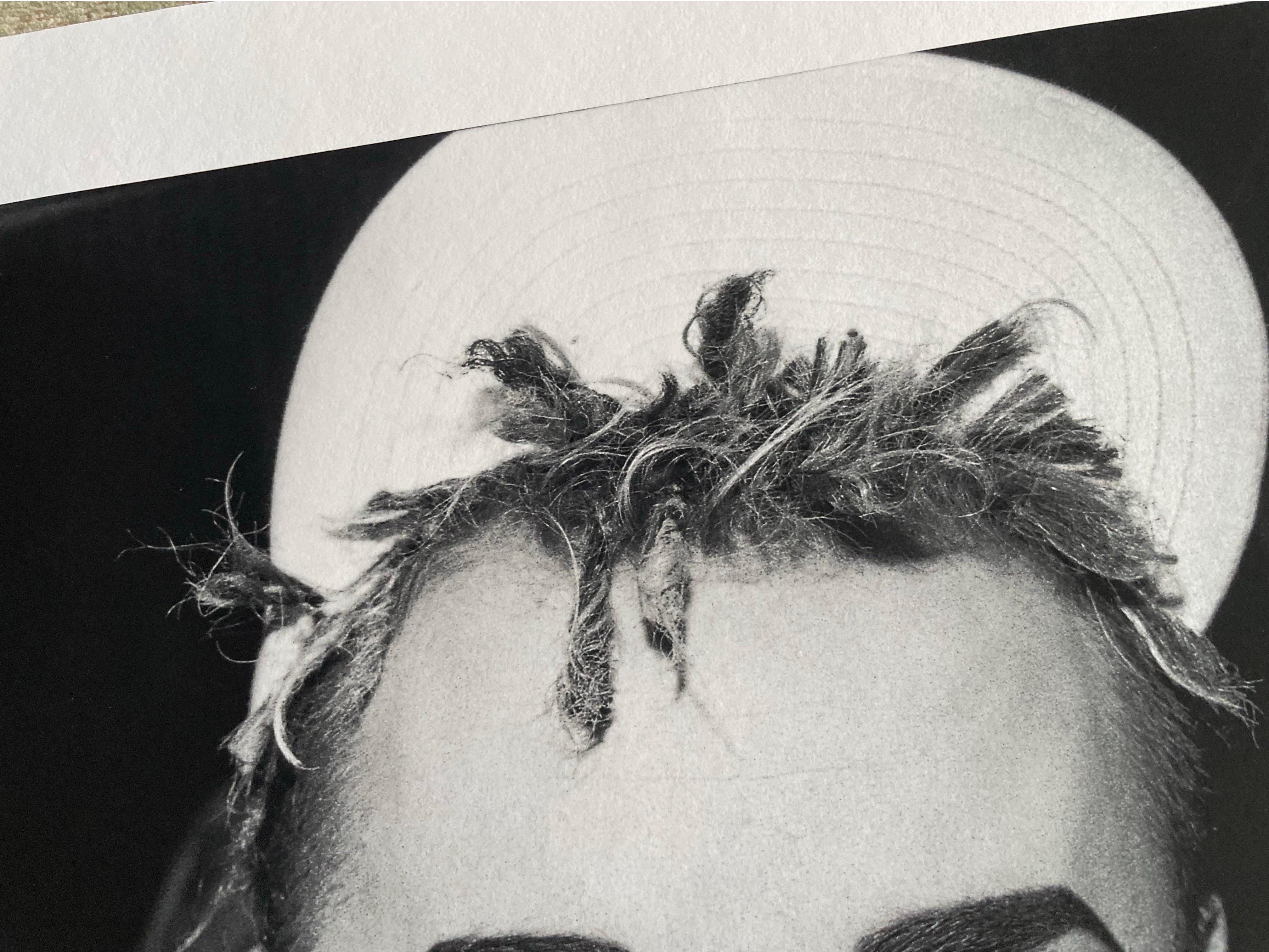 The Two Georges 25 x 17 signierte limitierte Auflage b/w archivtauglicher Pigmentdruck – Photograph von David Koppel