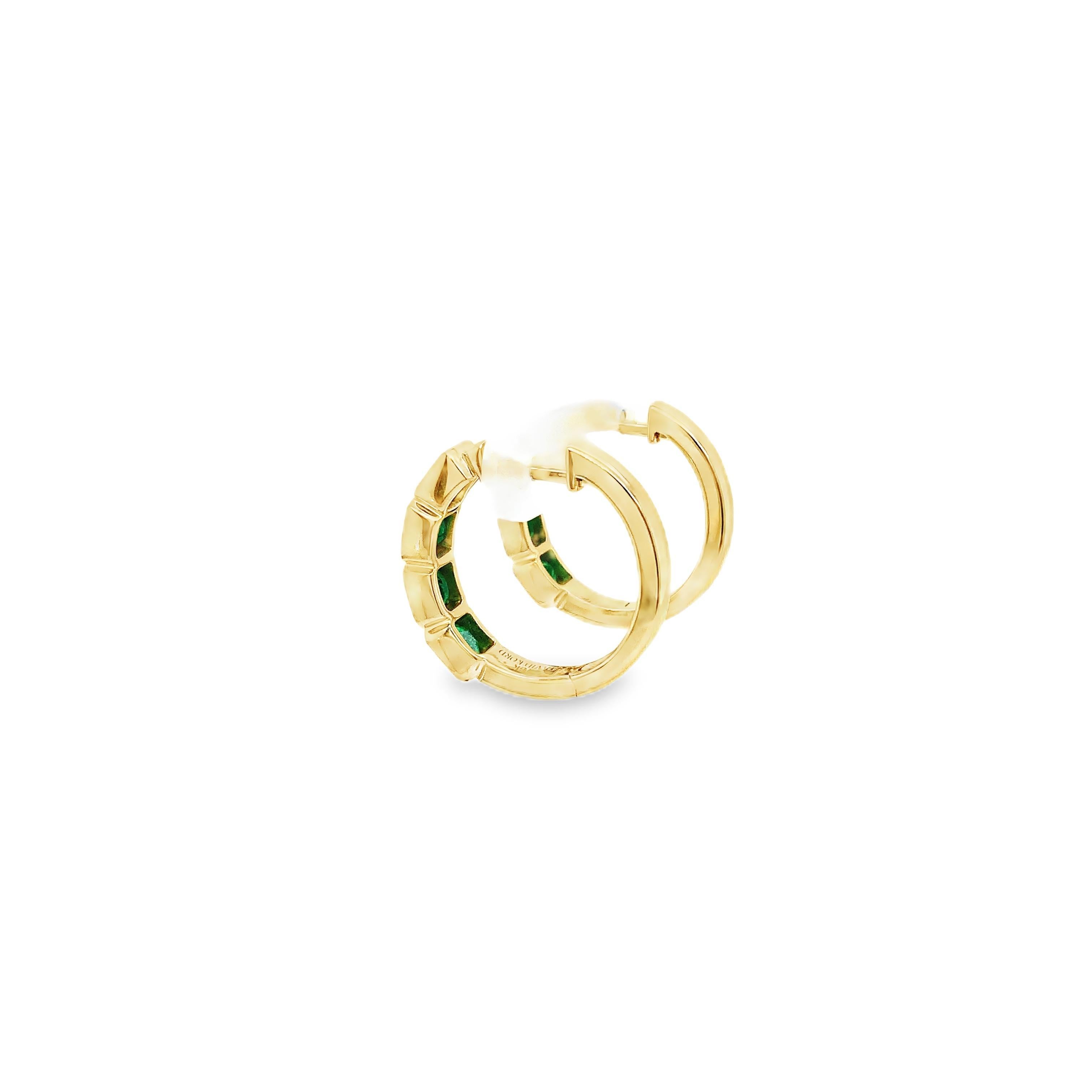 David Kord Bezel Set Emerald Cut Gem Quality Emerald Small Hoops Earring Set in im Angebot 1