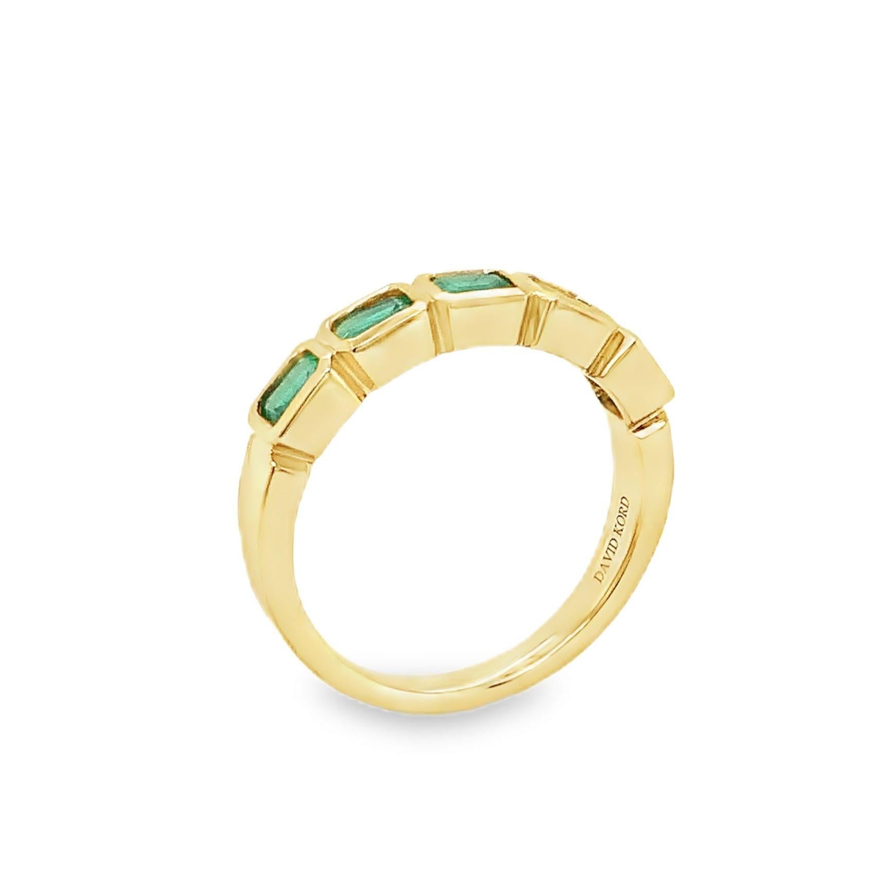 David Kord Smaragdring in 18 Karat Gelbgold mit Lünettenfassung in Smaragdschliff-Edelsteinqualität mit Smaragdschliff im Angebot 5