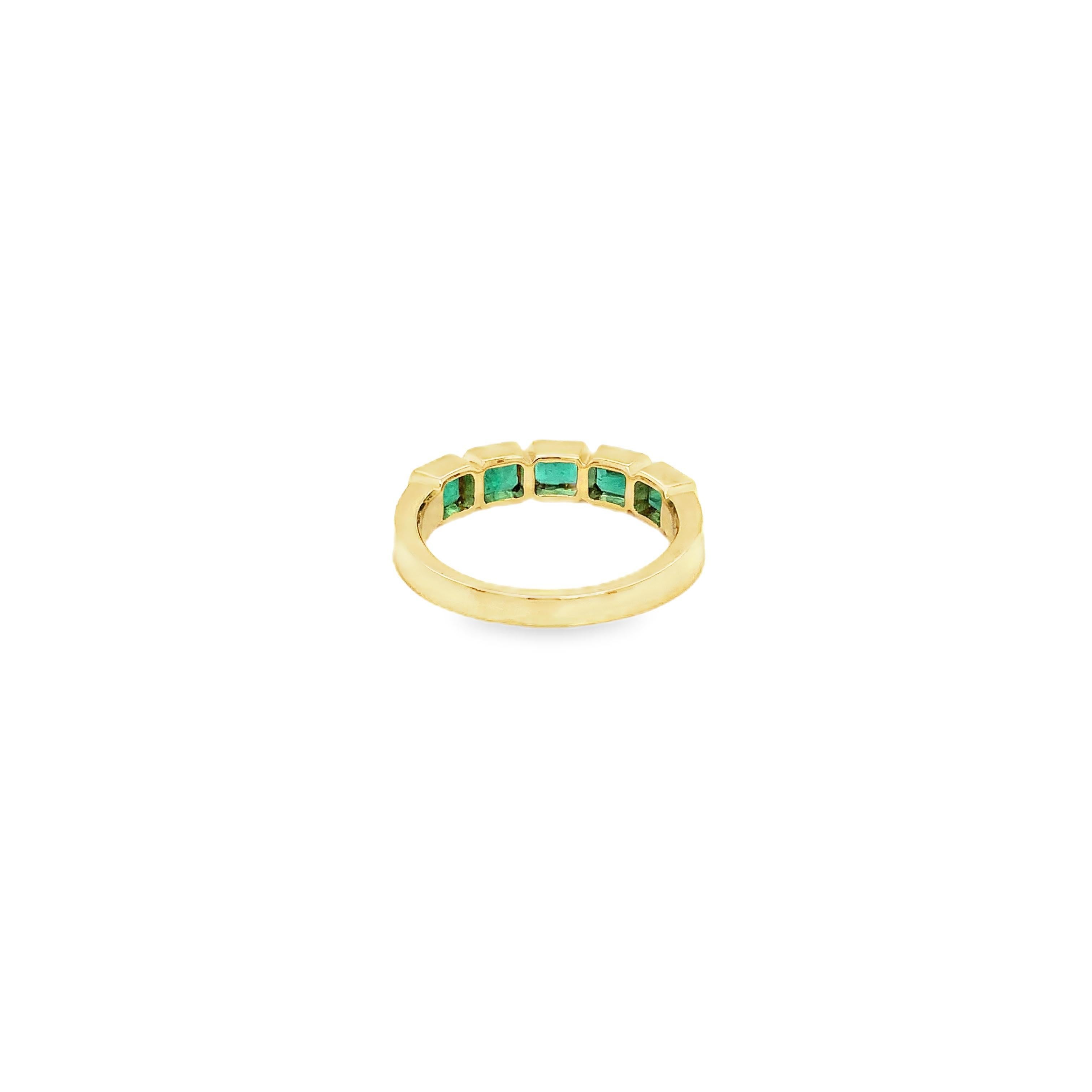 David Kord Smaragdring in 18 Karat Gelbgold mit Lünettenfassung in Smaragdschliff-Edelsteinqualität mit Smaragdschliff im Zustand „Neu“ im Angebot in Los Gatos, CA