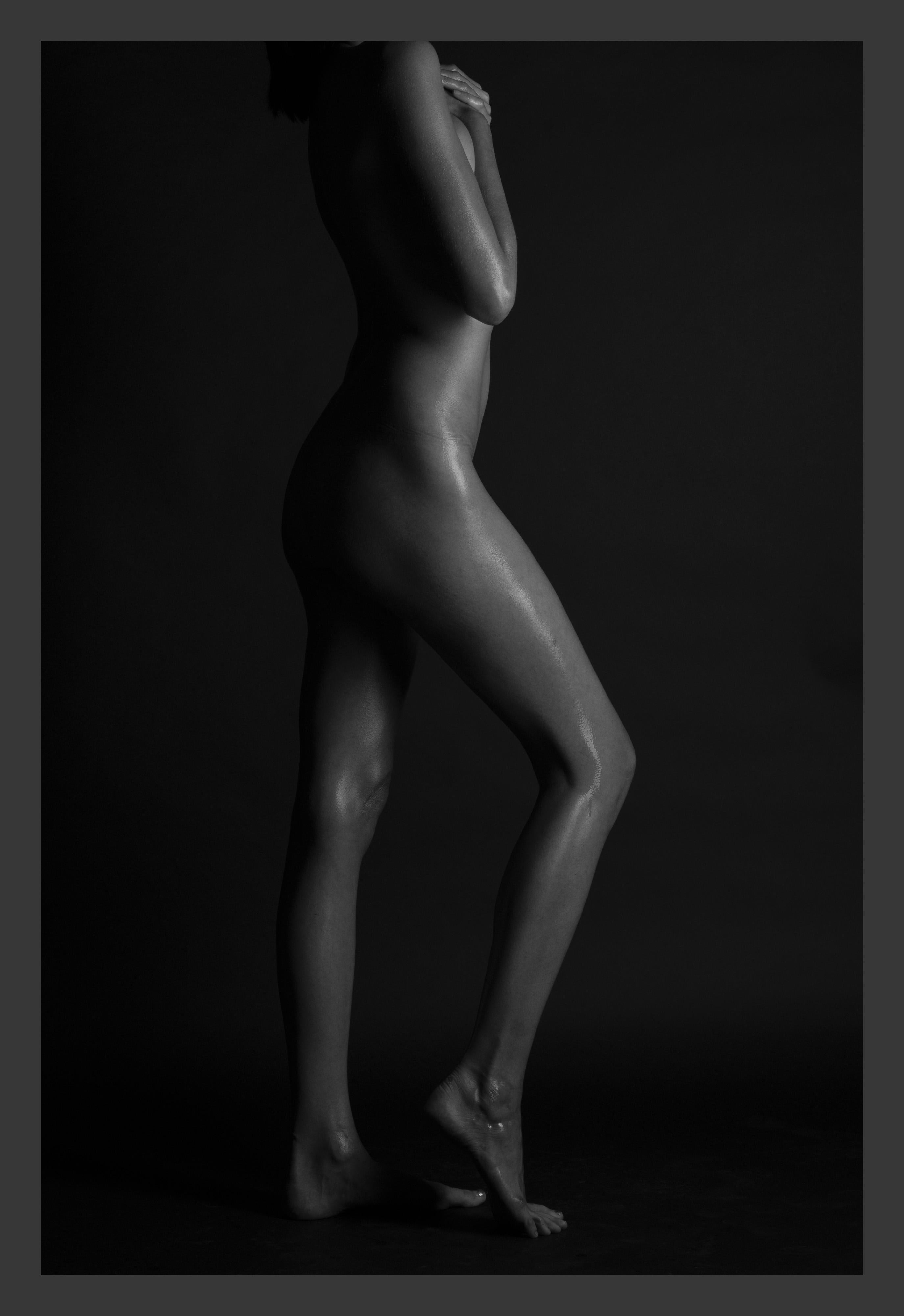 Entièrement elle-même - Contemporain Photograph par David L Raines