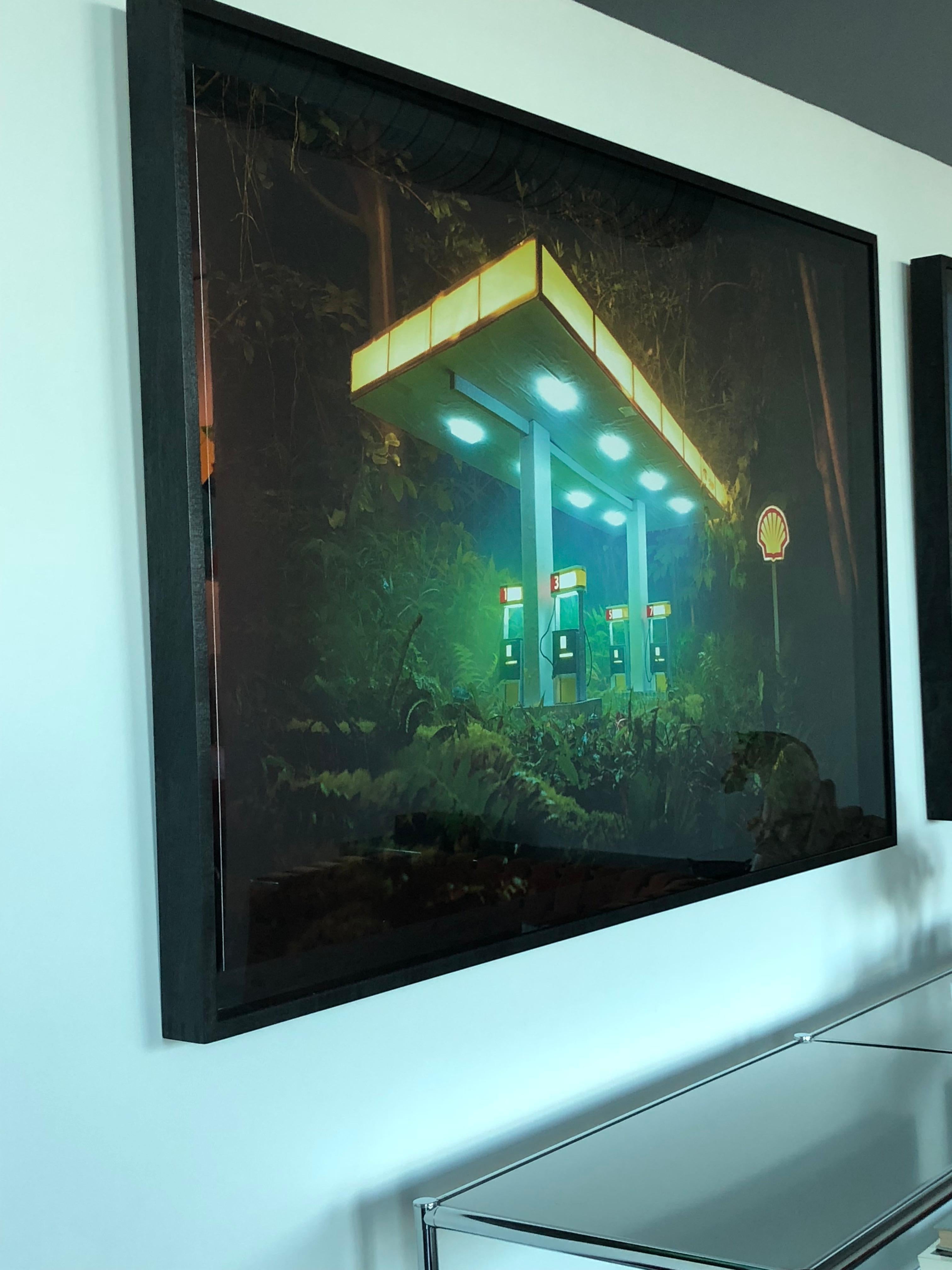 Gas Shell de David LaChapelle (de la série Gas Stations) en vente 3