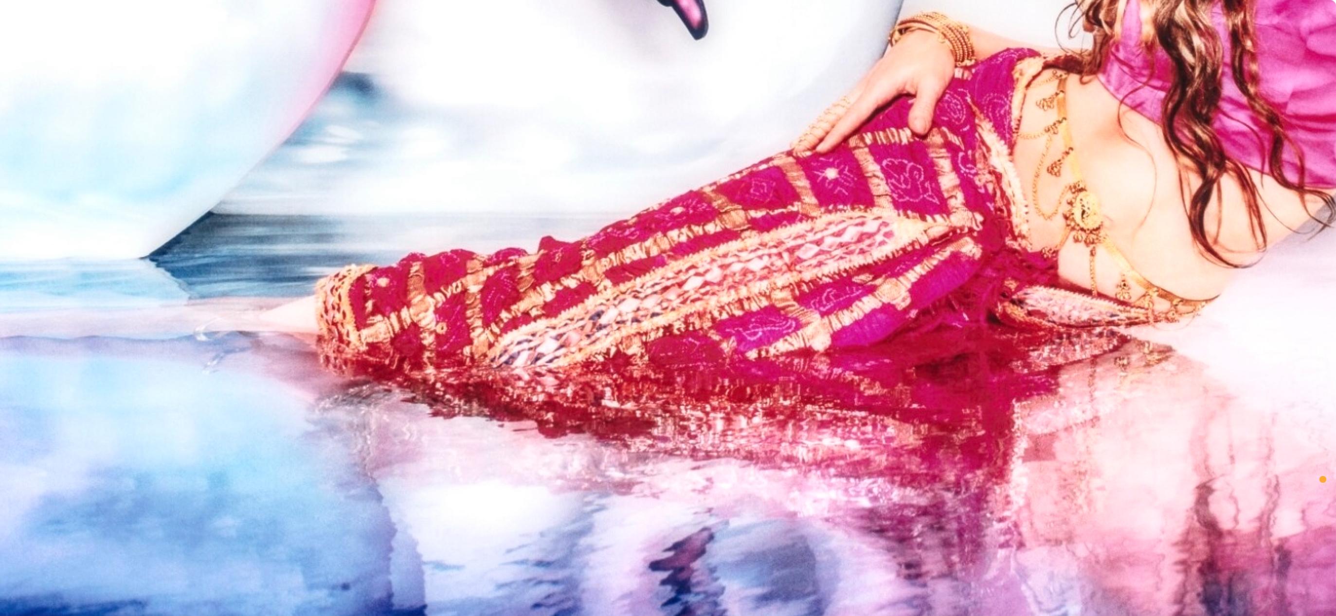 Madonna: Mythische Schwäne (Grau), Landscape Photograph, von David LaChapelle