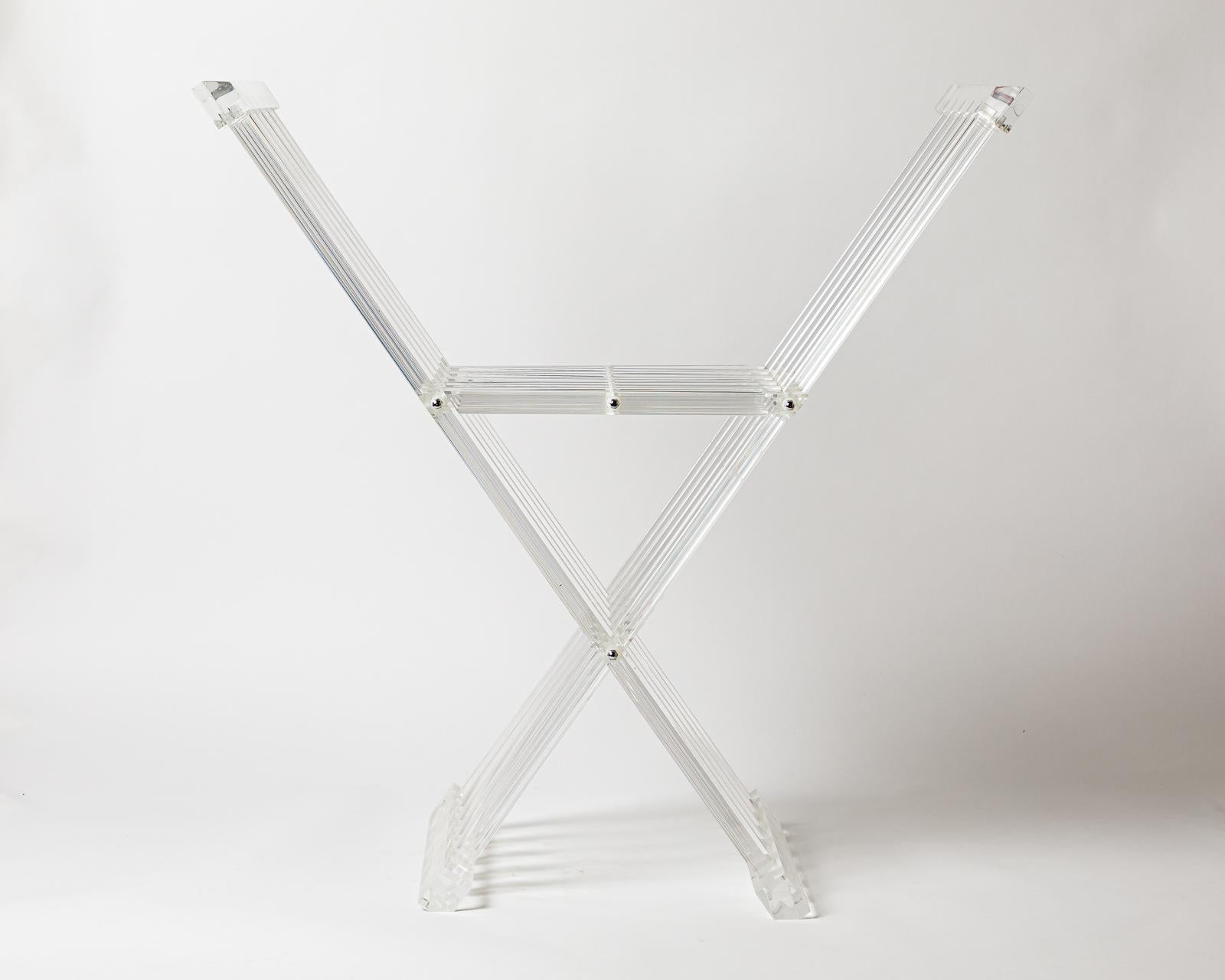 A. Michel Dumas e David Lange

Design del XX secolo

Sedia pieghevole in plexiglas trasparente del creatore Michel Dumas

Realizzato nel 1980 circa

originale in perfette condizioni

Altezza 70 cm
Grande 70 cm
Profondità 33 cm

Altezza della seduta
