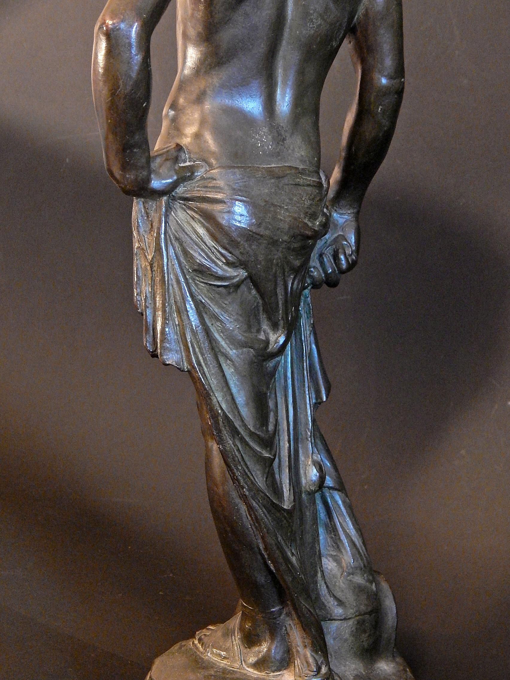 « David », grand et superbe bronze avec figurine masculine semi-nue d'Atkins en vente 1