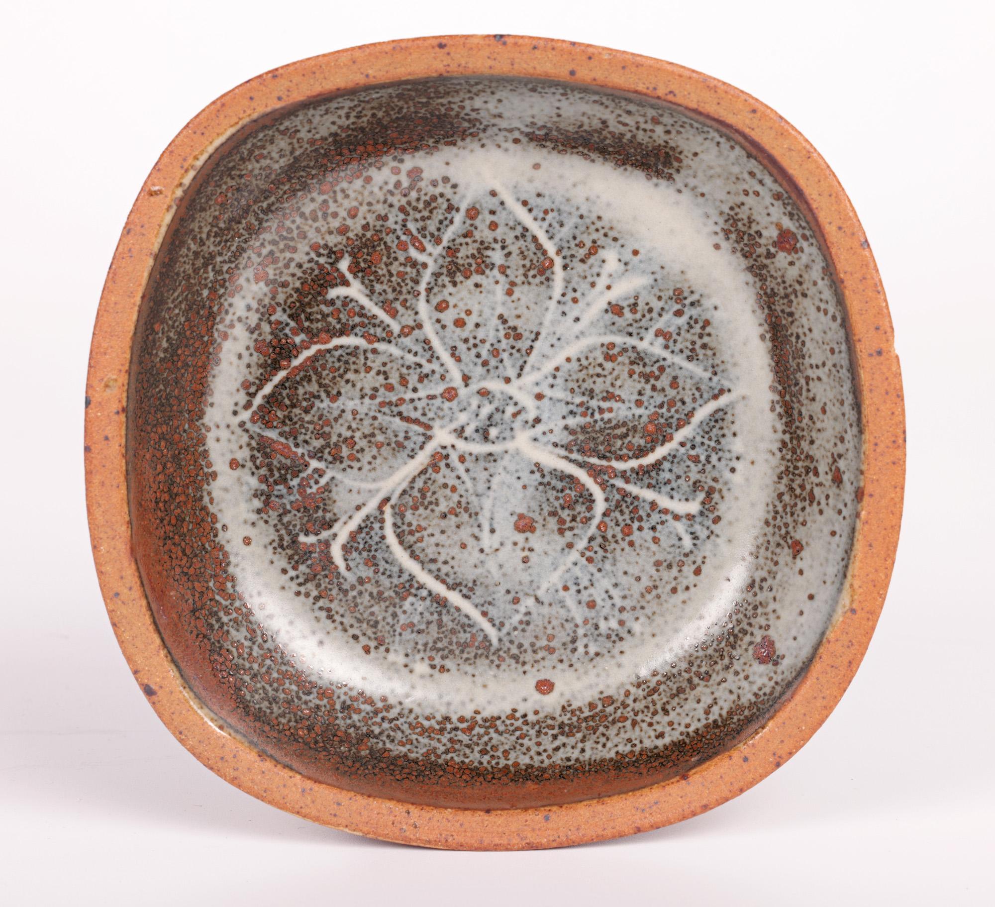 David Leach Lowerdown Pottery Studio Pottery Dekoschale mit Blumendekor  im Angebot 6